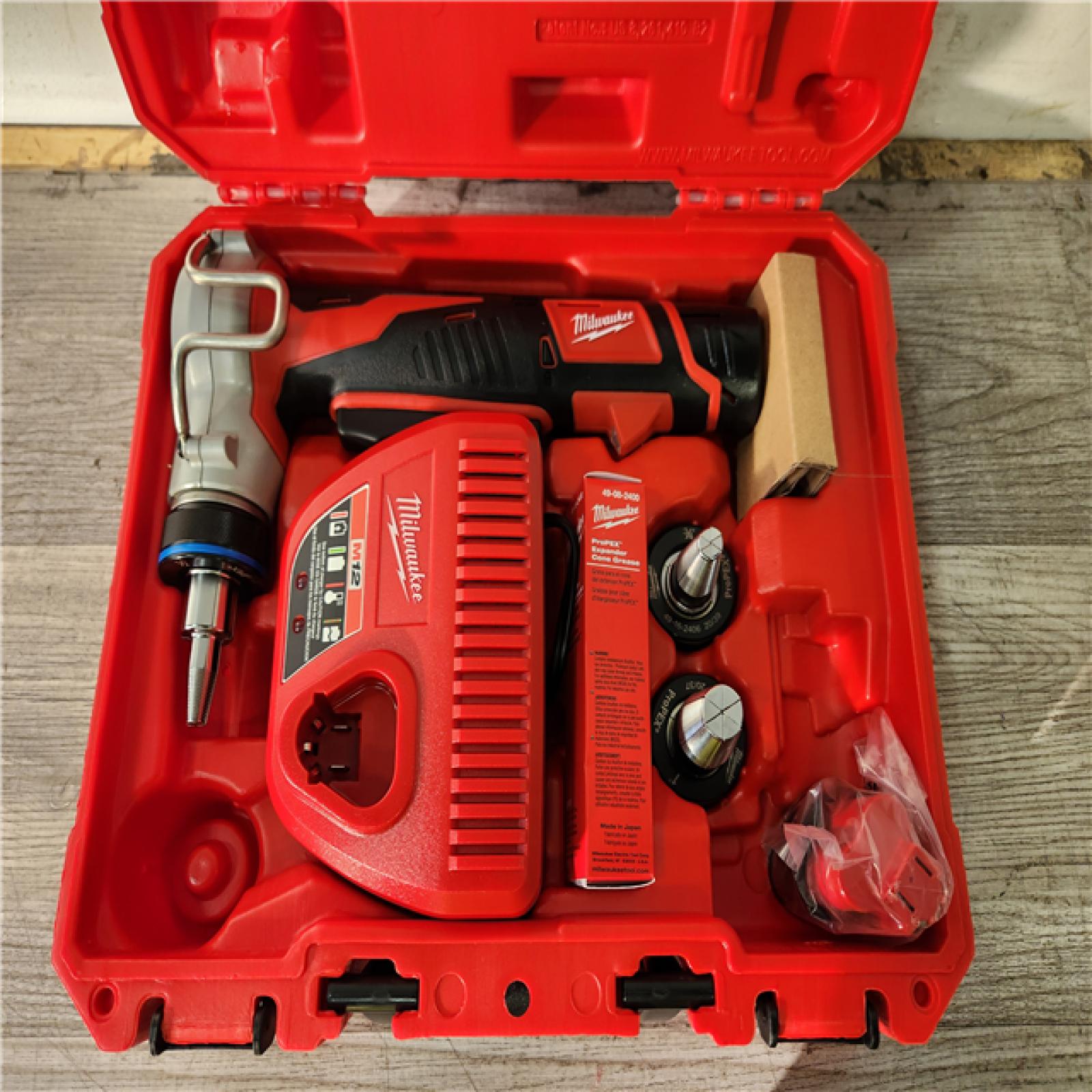 Phoenix Location Milwaukee M12 12-Volt Lithium-Ion Cordless ProPEX Expansion Tool Kit with (2) 1.5Ah Batteries, (3) Expansion Heads and Hard Case