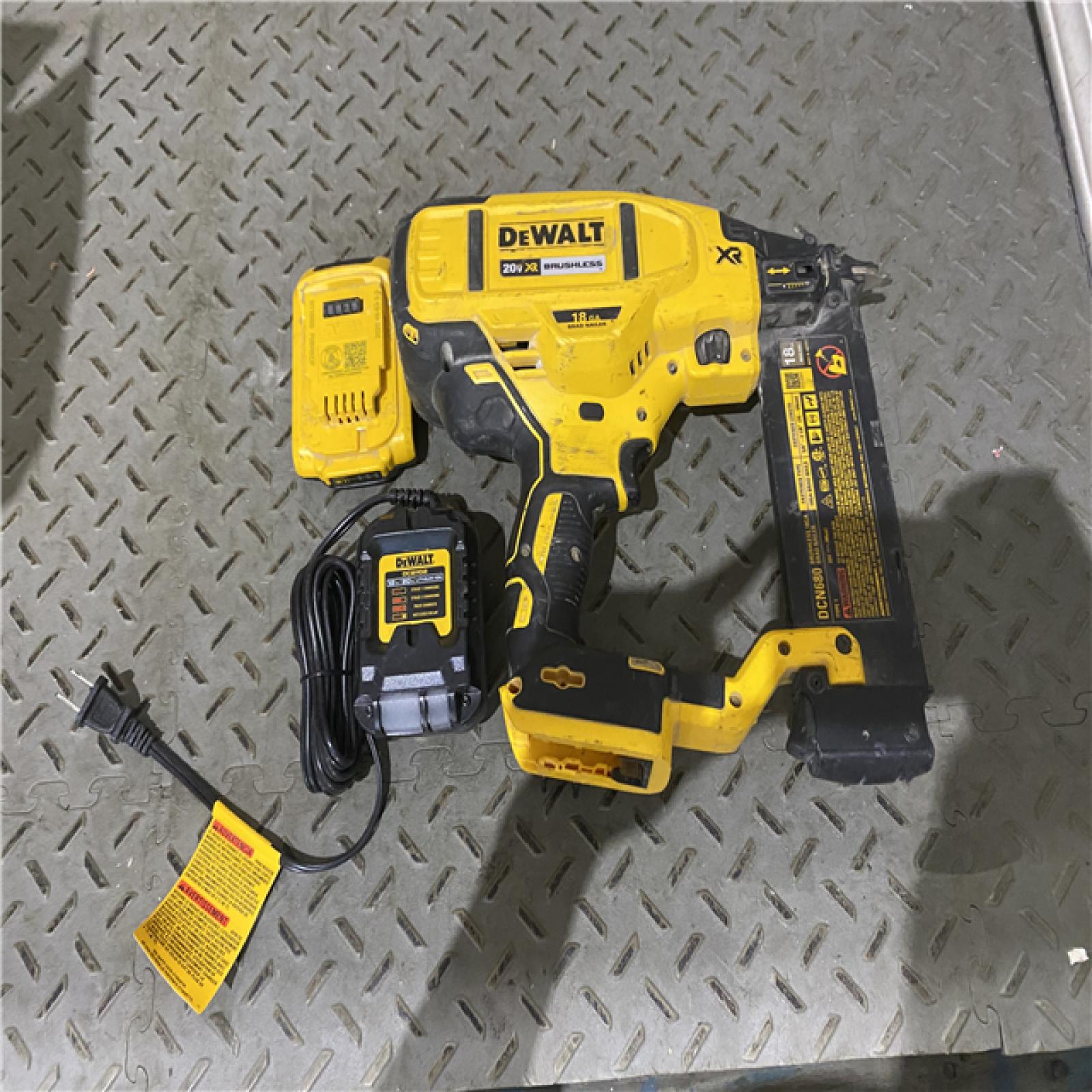 Houston location AS-IS DEWALT 20V MAX XR 18 Gauge Brad Nailer Kit