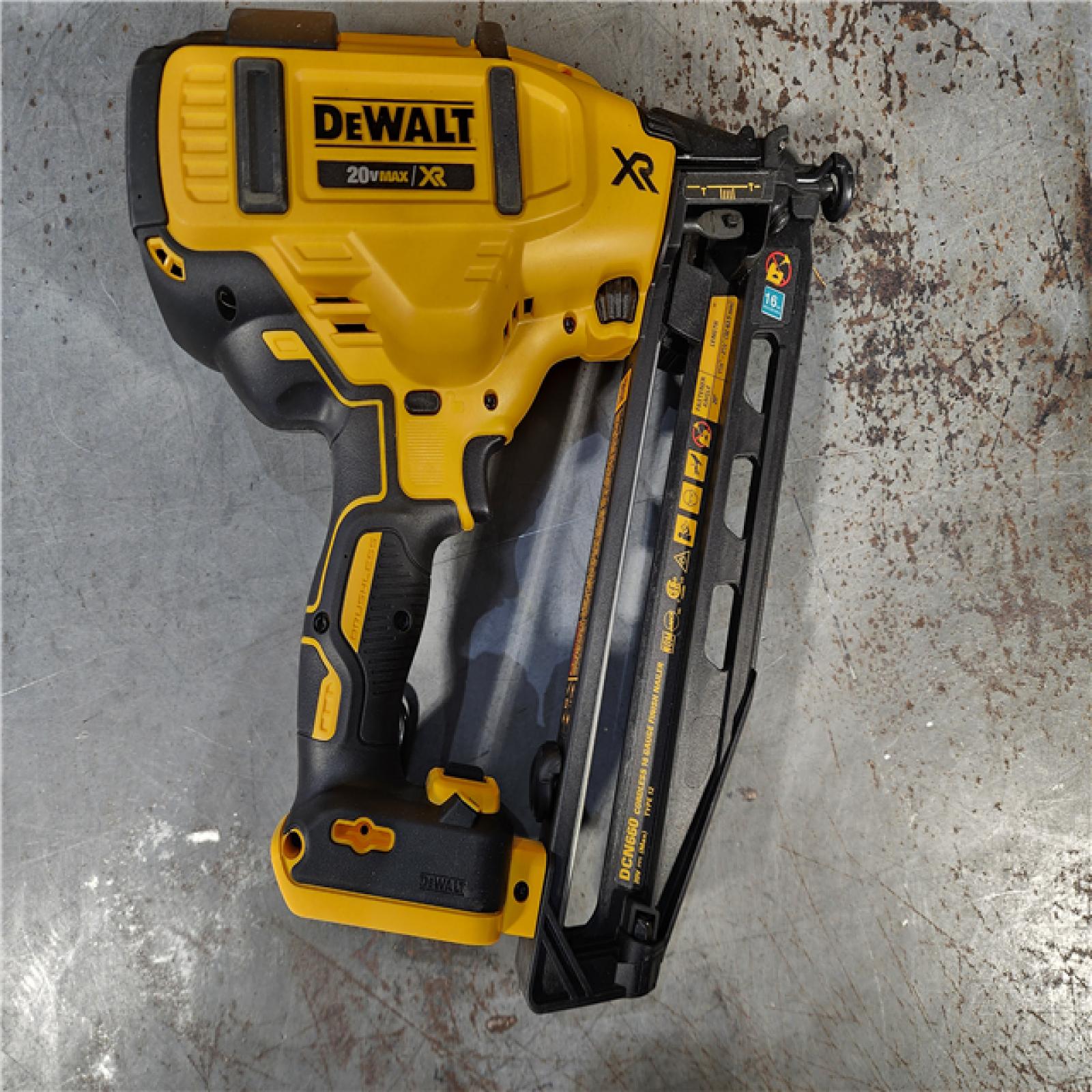 HOUSTON LOCATION - AS-IS DEWALT 20V MAX XR Lithium-Ion Electric Cordless 16-Gauge Angled Finishing Nailer (Tool Only)