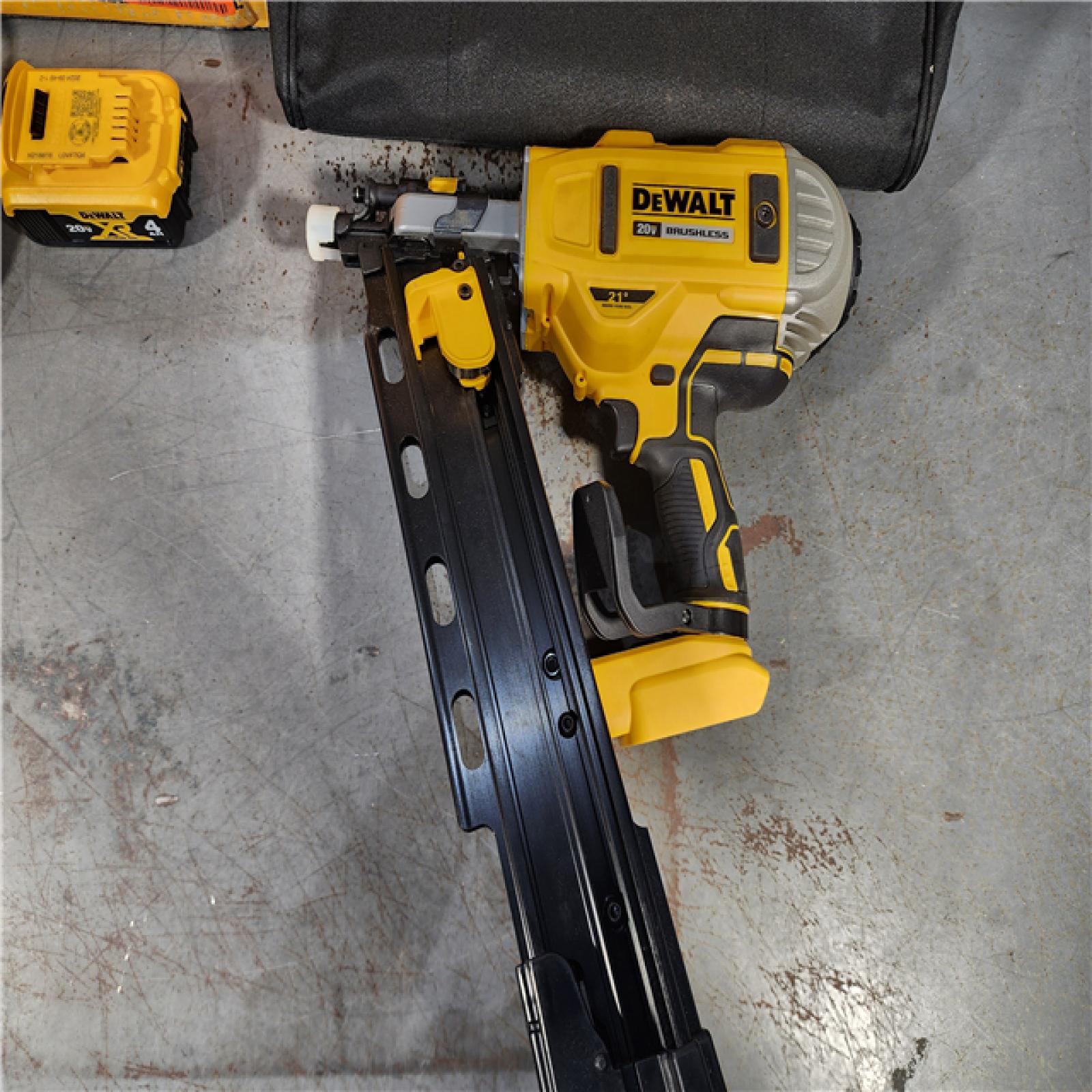 HOUSTON LOCATION - AS-IS DeWalt 20V MAX Collated Cordless Framing Nailer Tool Kit with Rafter Hook