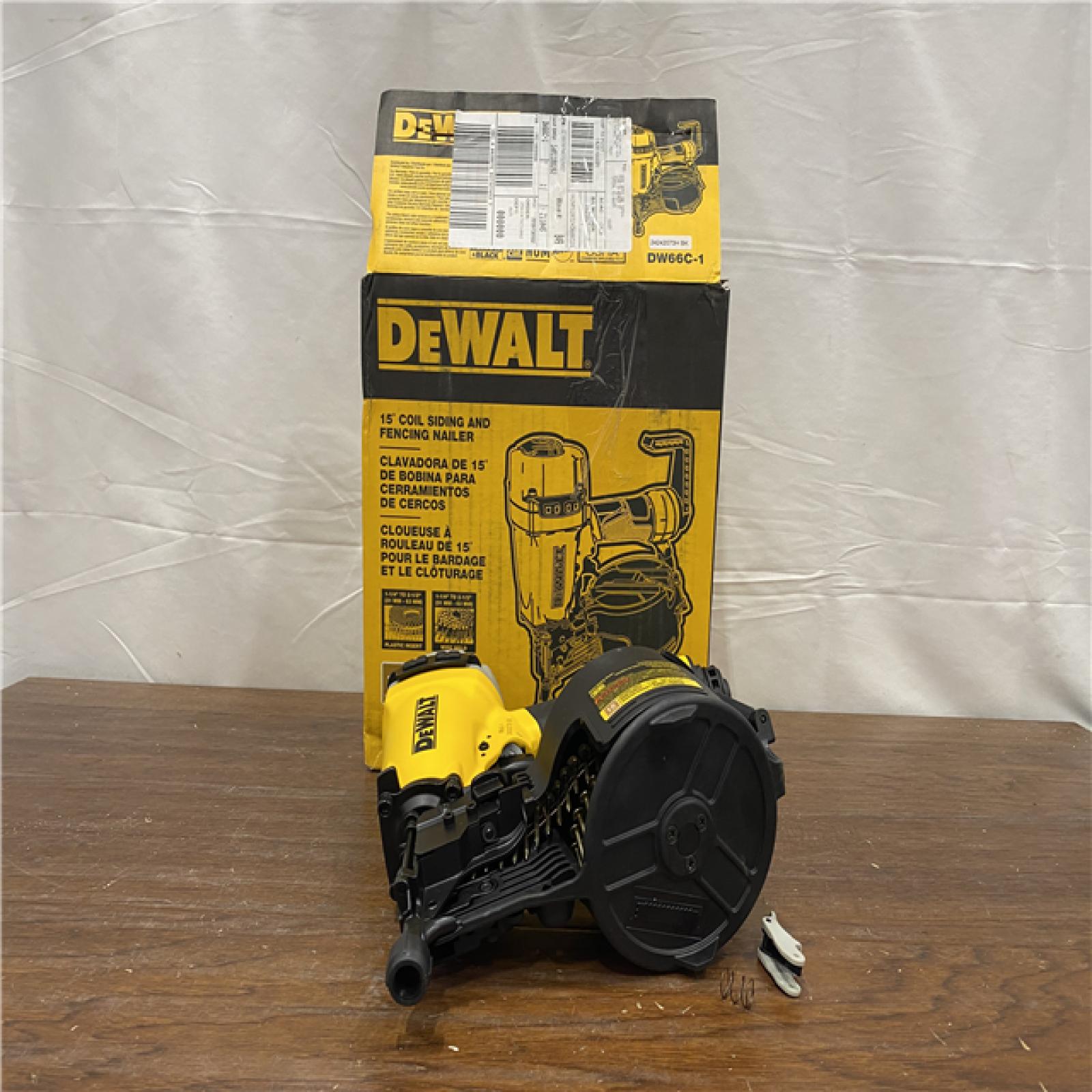 AS-IS DEWALT DW66C-1 2-1/2 Inch 15 Degree Coil Siding and Fencing Nailer