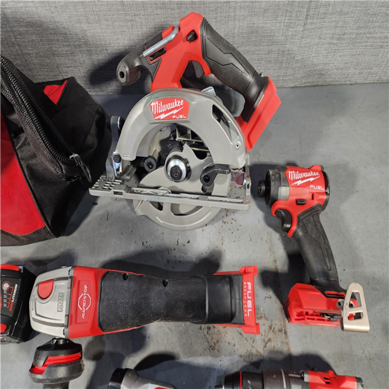 HOUSTON LOCATION - AS-IS Milwaukee 5 Tool Combo Kit W/ (2) Battery & Charger