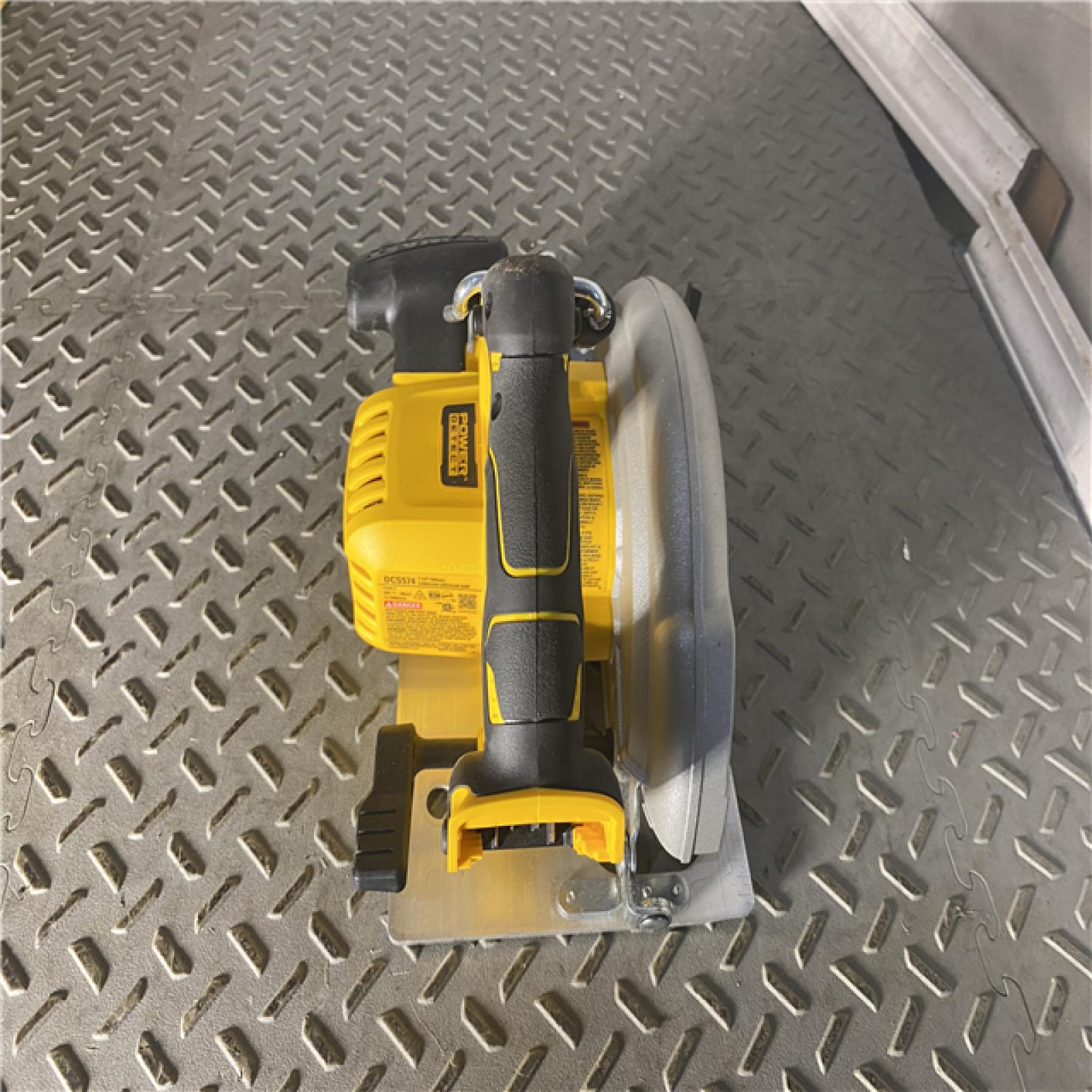 Houston location AS-IS DEWALT 20V MAX Cordless Brushless 7-1/4 in. Sidewinder Style Circular Saw with FLEXVOLT ADVANTAGE (Tool Only)