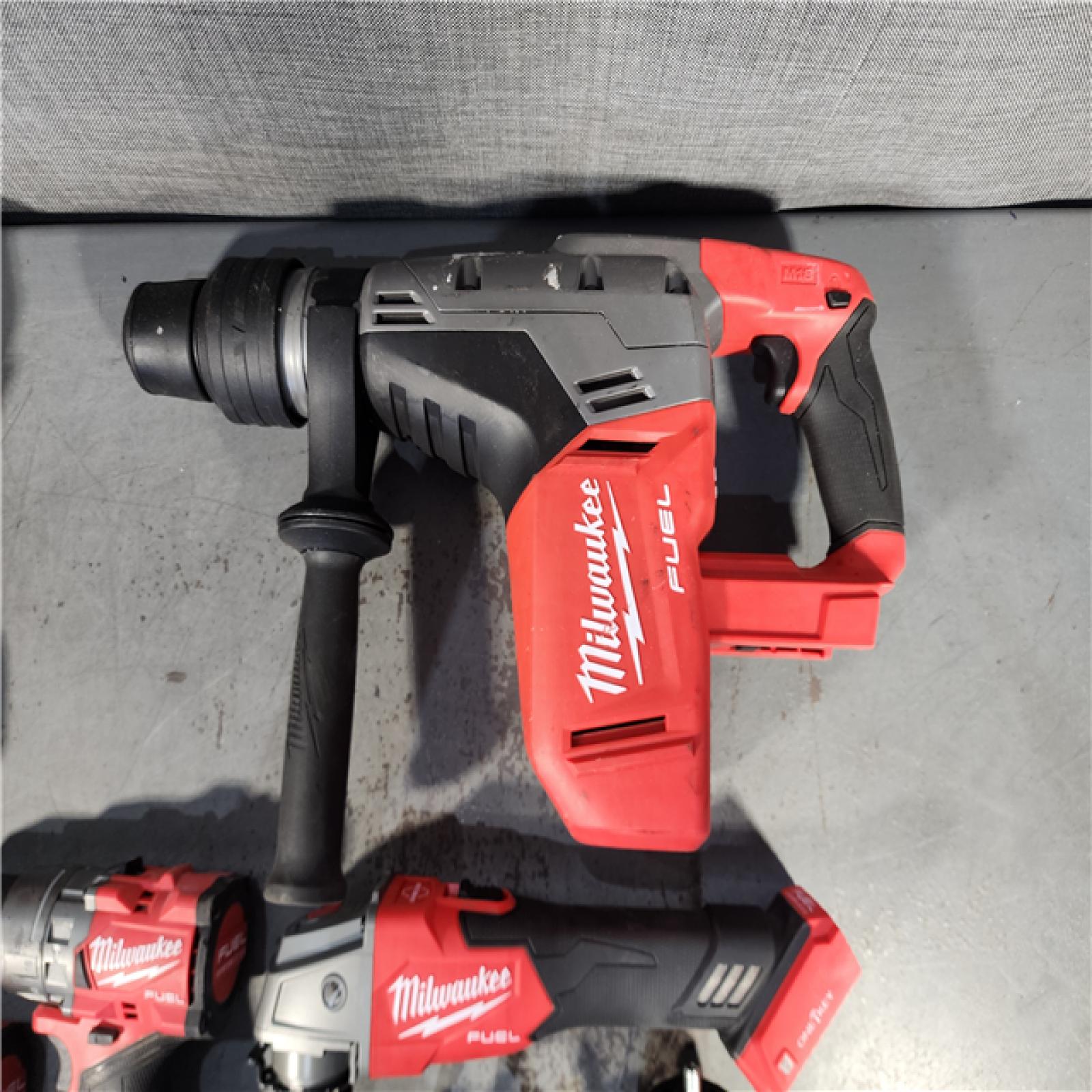 HOUSTON LOCATION - AS-IS Milwaukee 5 Tool Combo Kit W/ (2) Battery & Charger