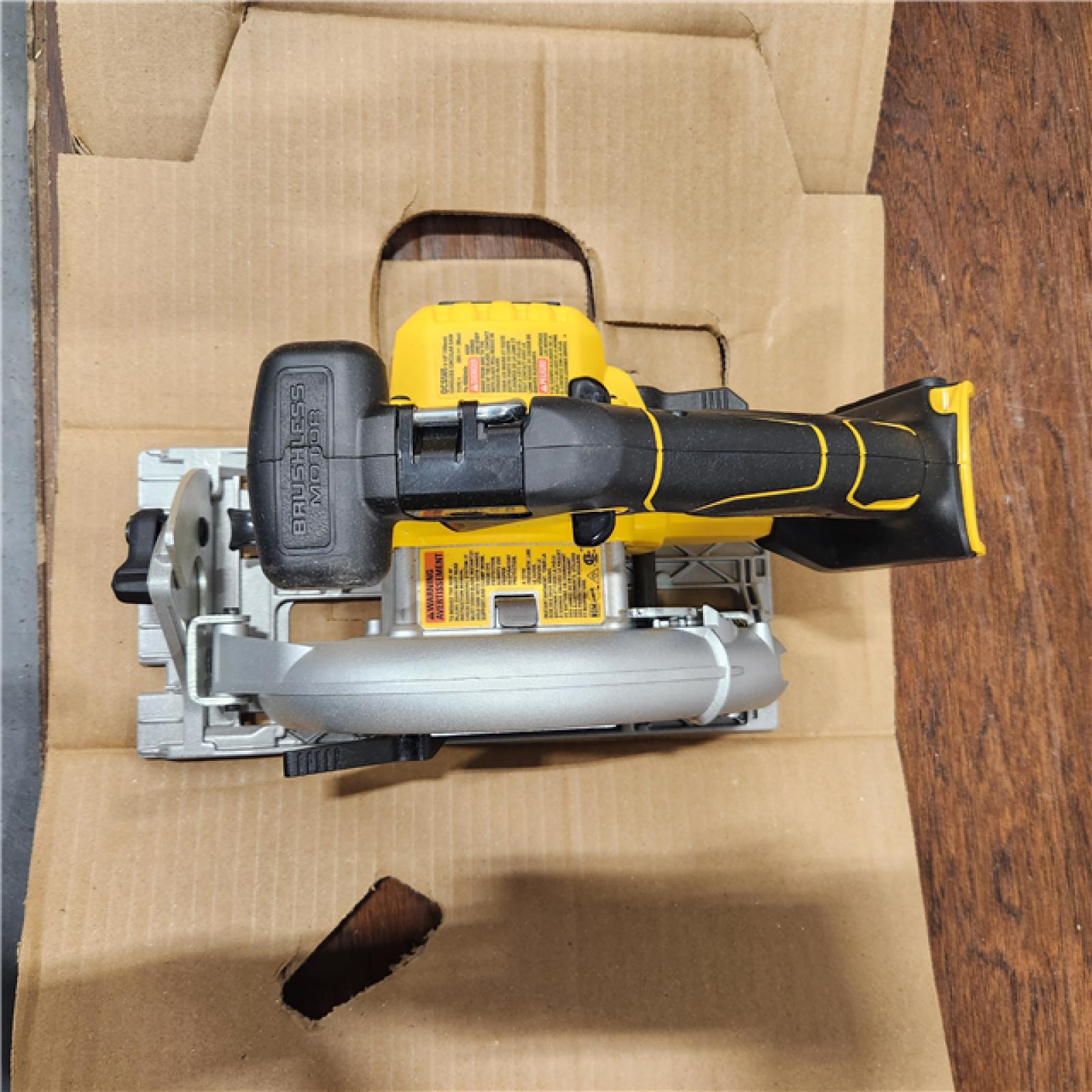 AS-IS DeWALT DCS565B 20V Max Brushless 6.5   Cordless Circular Saw