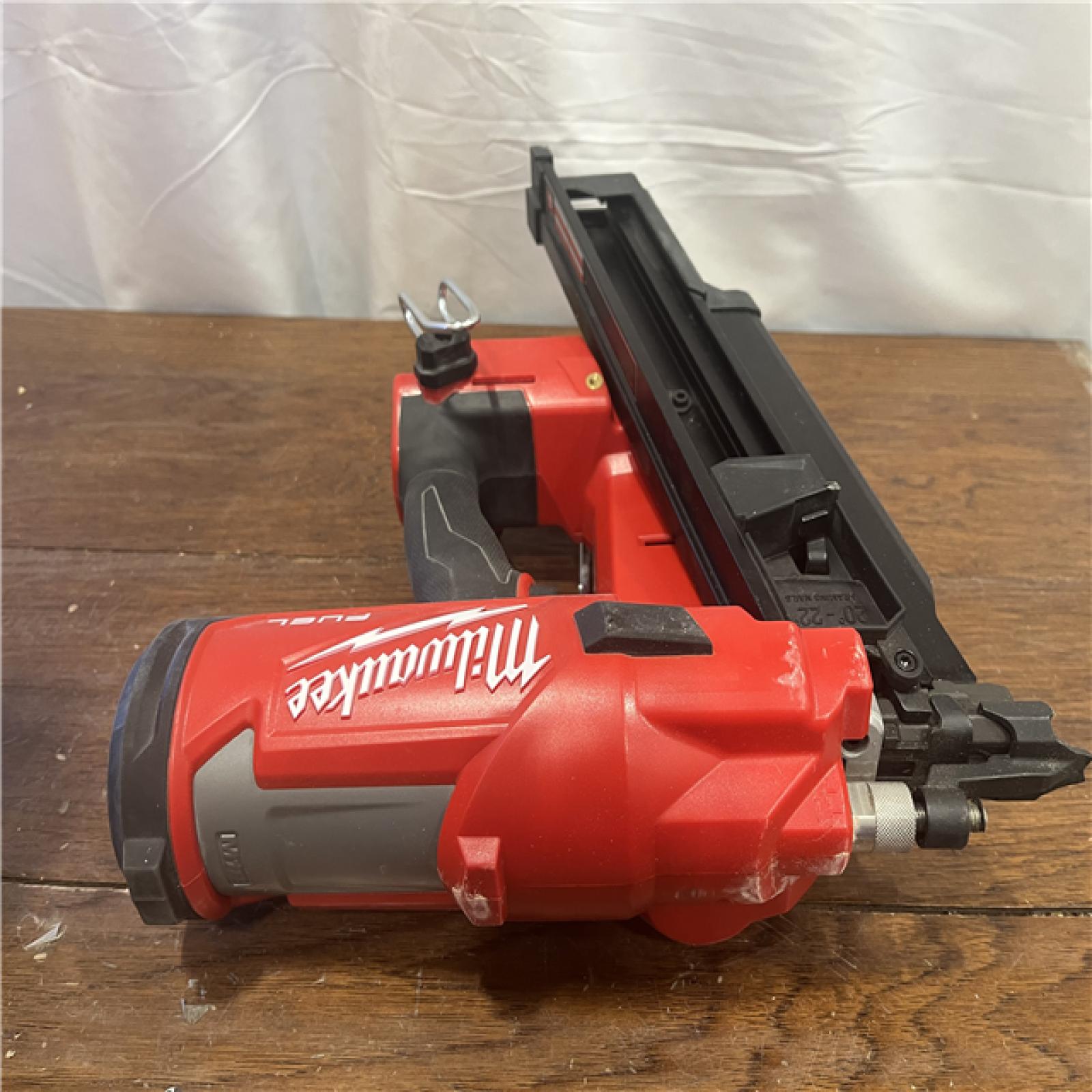 AS-ISMilwaukee 2744-20 M18 FUEL 3-1/2 in. 18-Volt 21-Degree Lithium-Ion Brushless Cordless Framing Nailer (Tool-Only) (Refurbished)