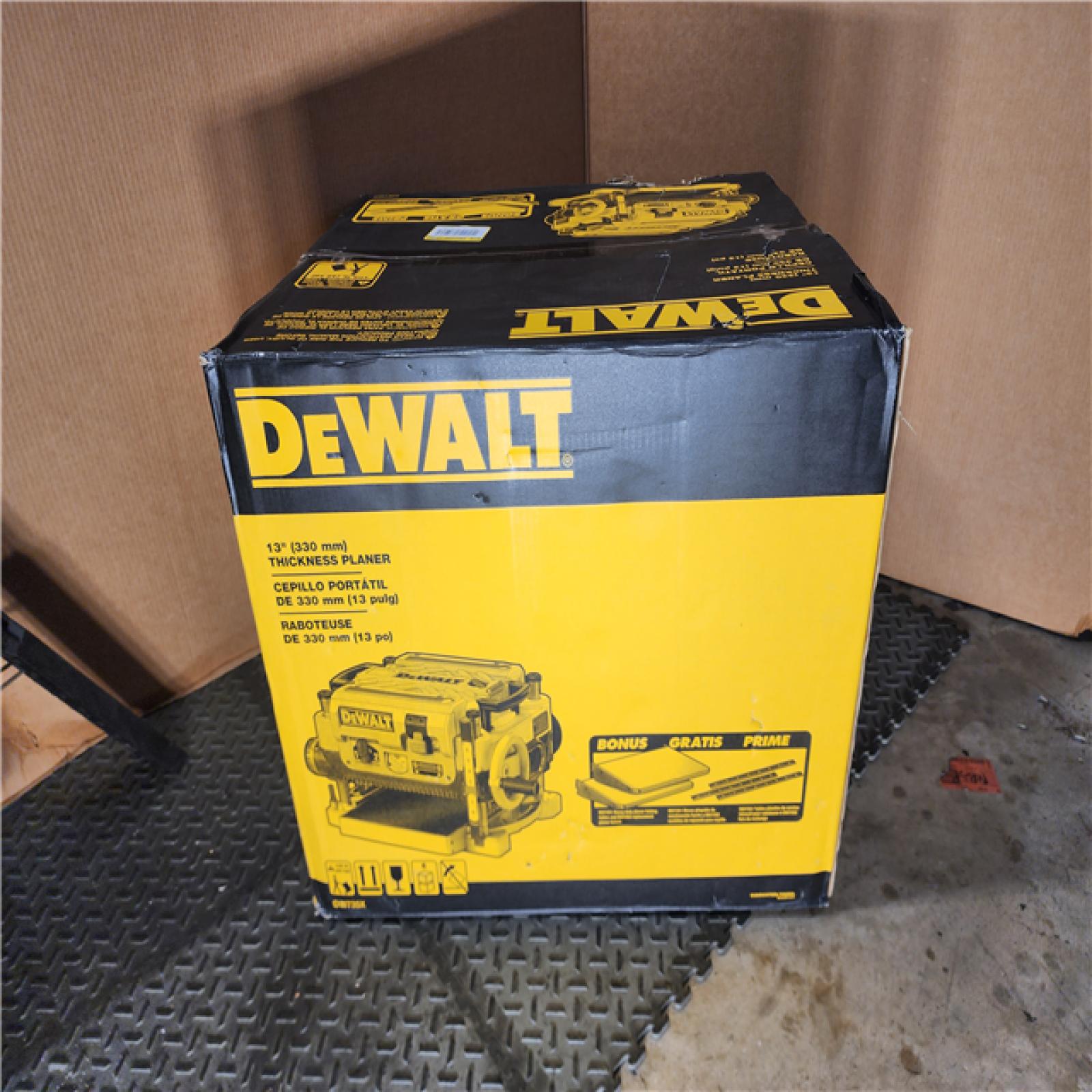 HOUSTON LOCATION - AS-IS (APPEARS LIKE NEW) DEWALT 15 Amp Corded 13 in. Heavy-Duty 2-Speed Bench Planer