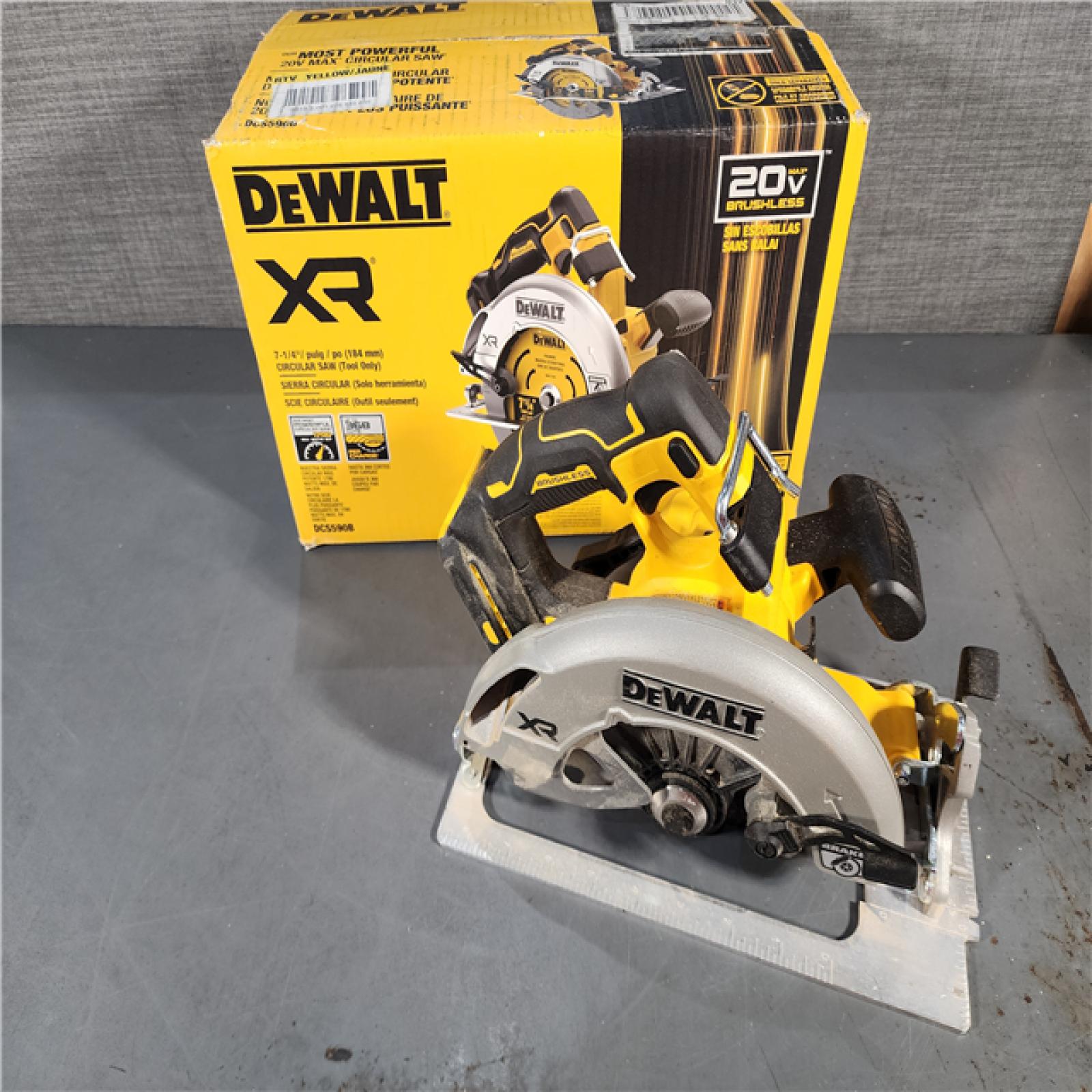 HOUSTON LOCATION - AS-IS DEWALT 20-Volt MAX 7-1/4 in. Cordless Circular Saw (Tool Only)