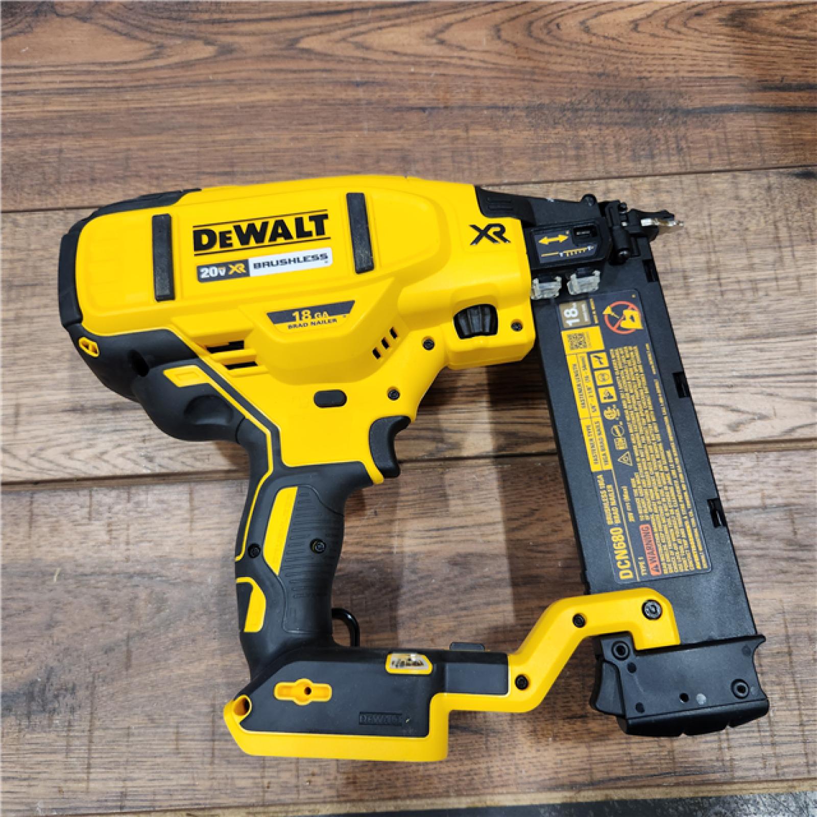 AS-IS DEWALT 20V MAX XR 18 Gauge Brad Nailer Kit