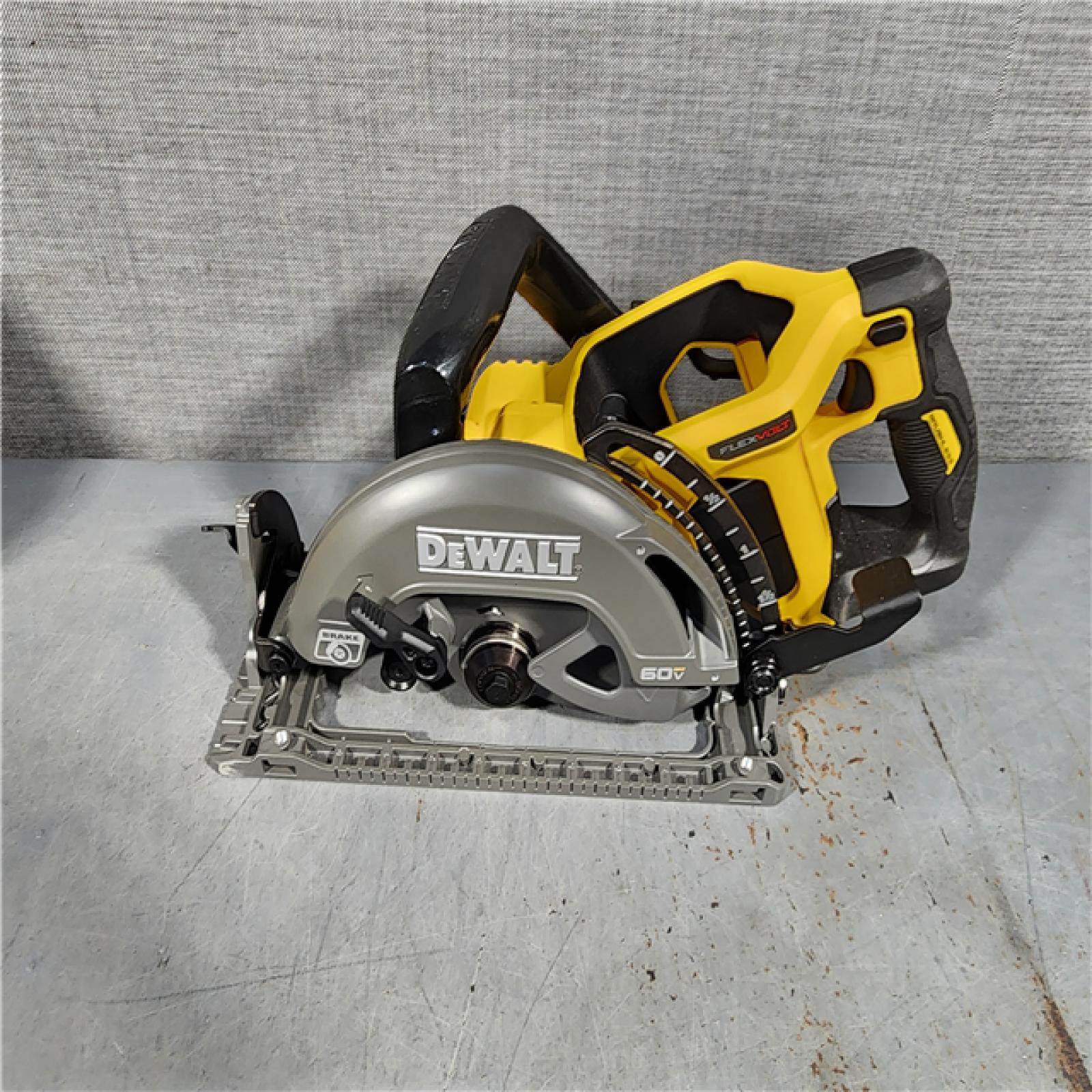 HOUSTON LOCATION - AS-IS DEWALT FLEXVOLT 60V MAX Cordless Brushless 7-1/4 in. Wormdrive Style Circular Saw (Tool Only)