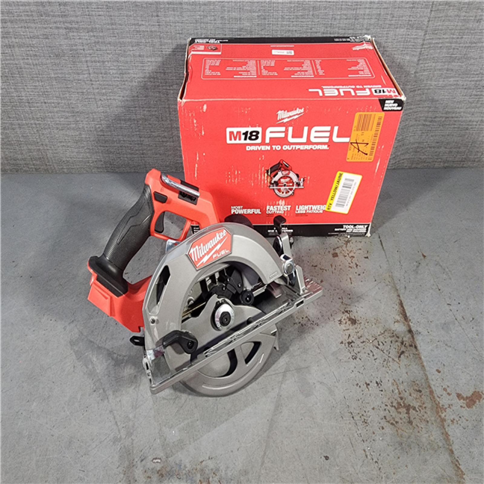 HOUSTON LOCATION - AS-IS Milwaukee M18 FUEL 18V Lithium-Ion Brushless Cordless 7-1/4 in. Circular Saw (Tool-Only)