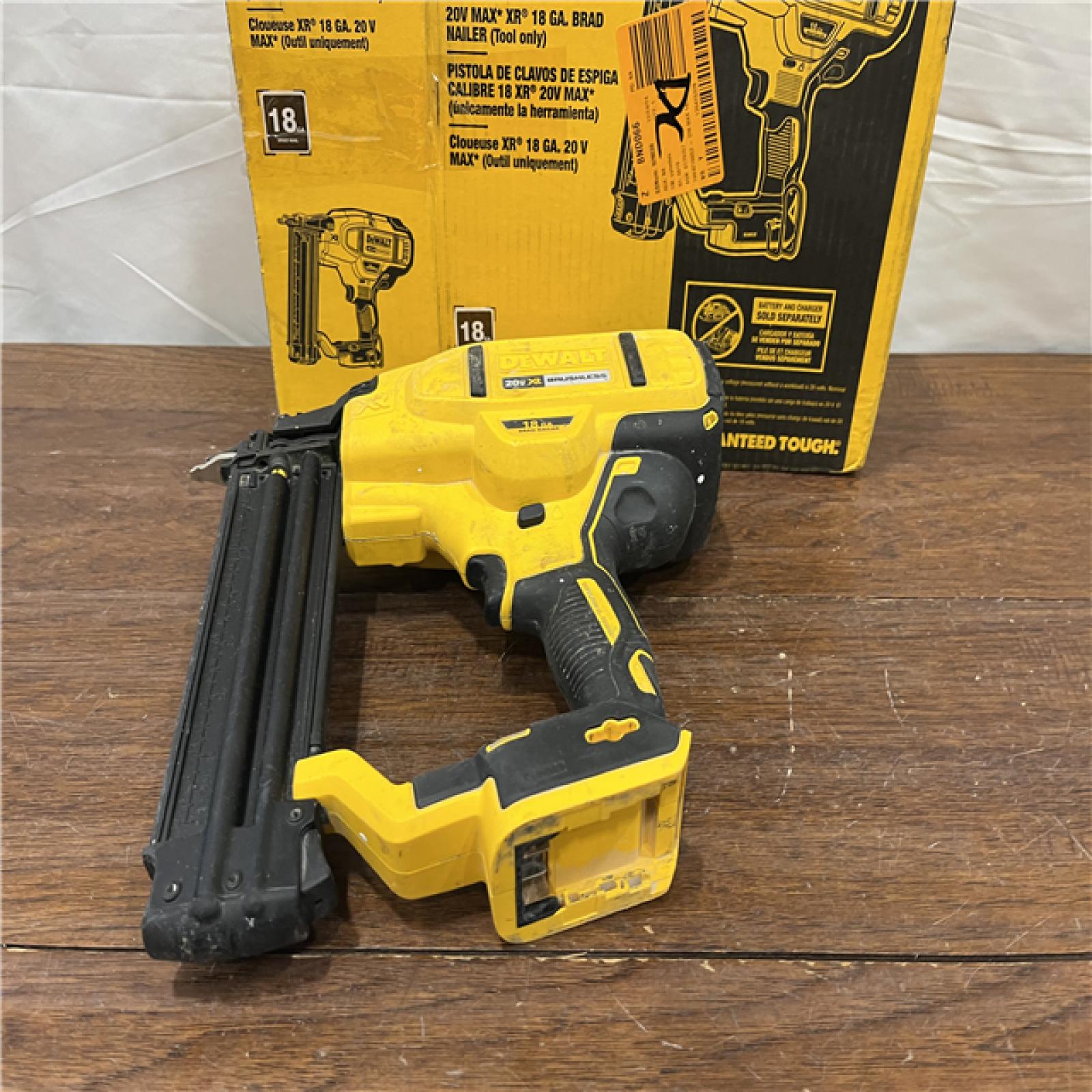 AS-ISDeWalt 20V MAX XR Lithium-Ion Electric Cordless 18-Gauge Brad Nailer (Tool Only)