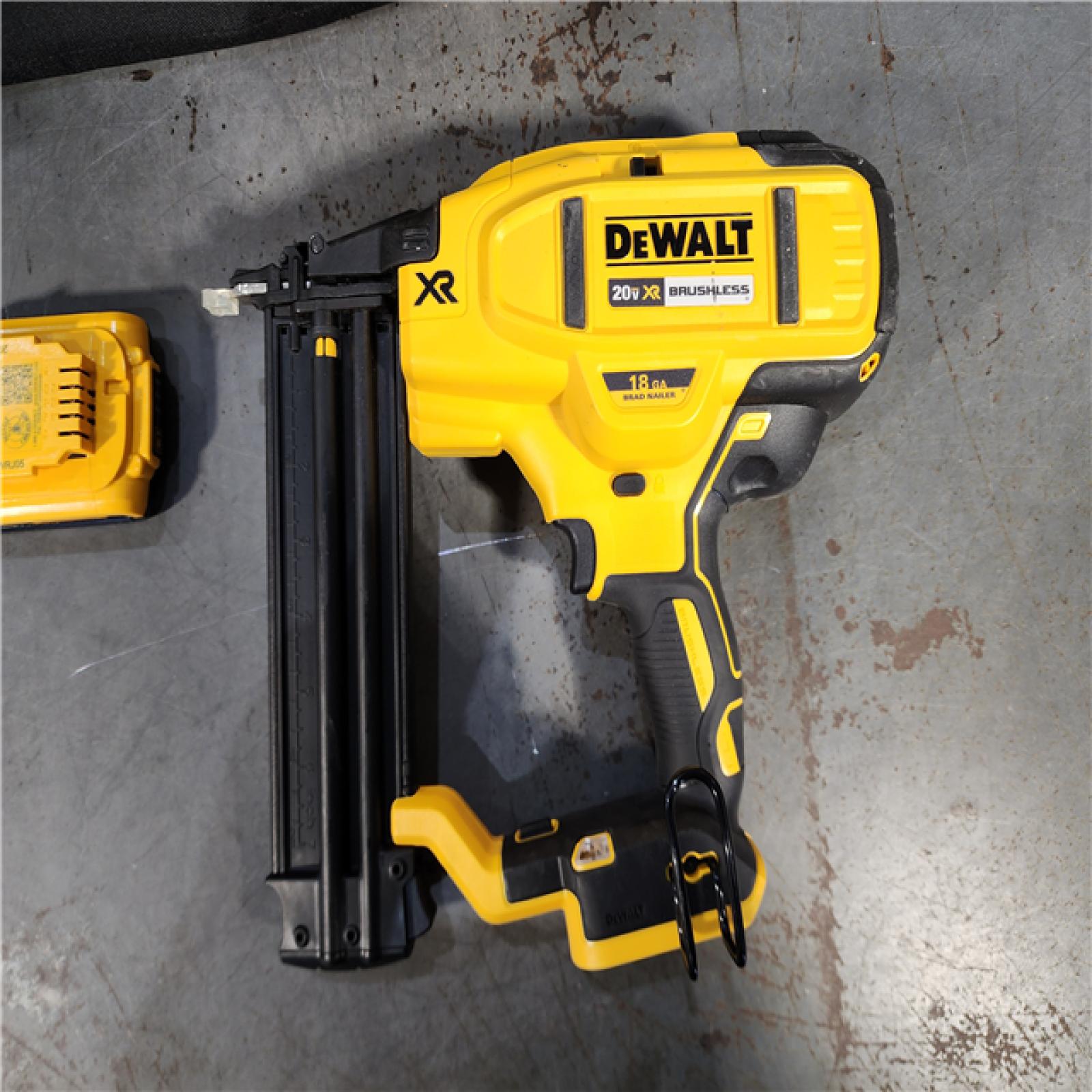 HOUSTON LOCATION - AS-IS DEWALT 20V MAX XR 18 Gauge Brad Nailer Kit