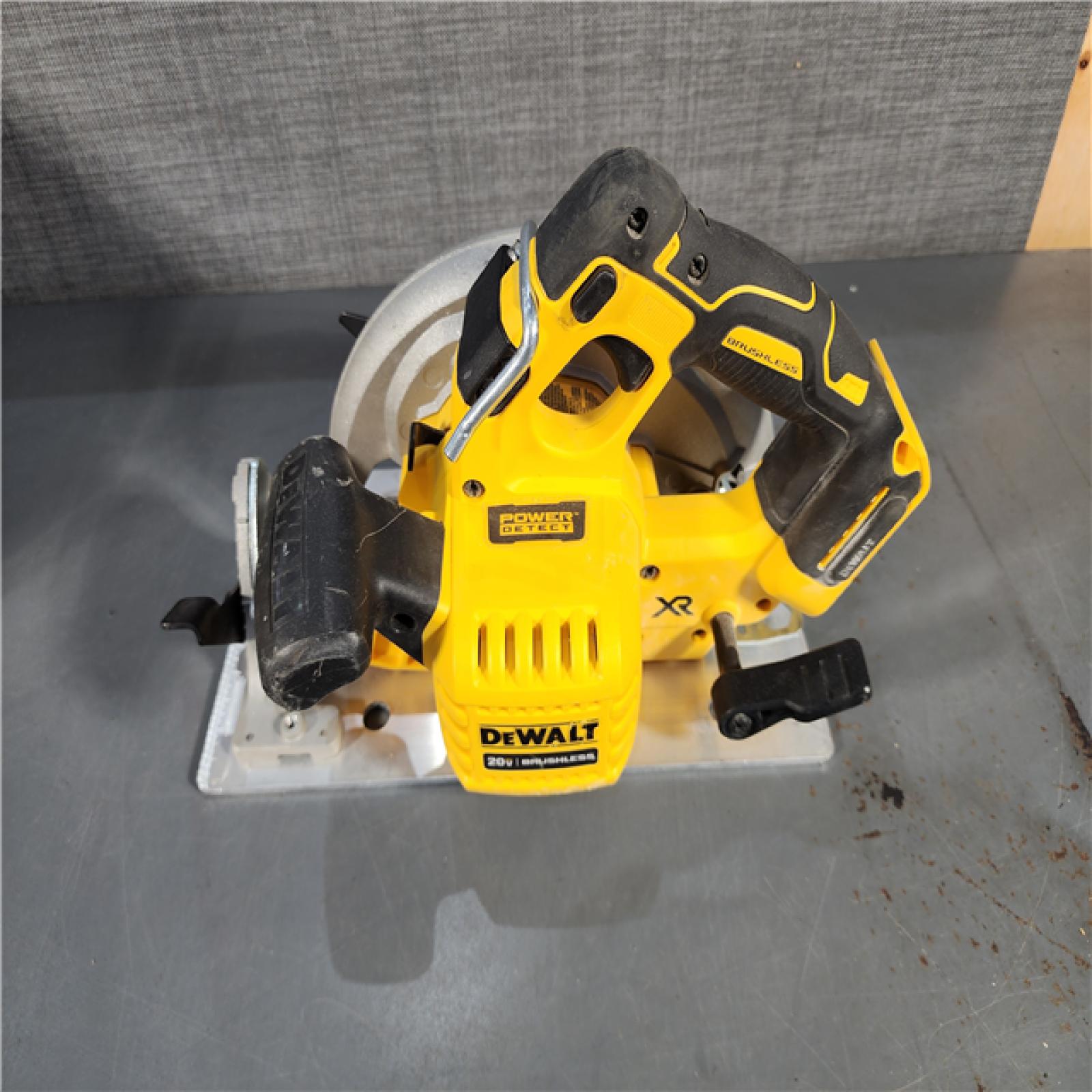 HOUSTON LOCATION - AS-IS DEWALT 20-Volt MAX 7-1/4 in. Cordless Circular Saw (Tool Only)