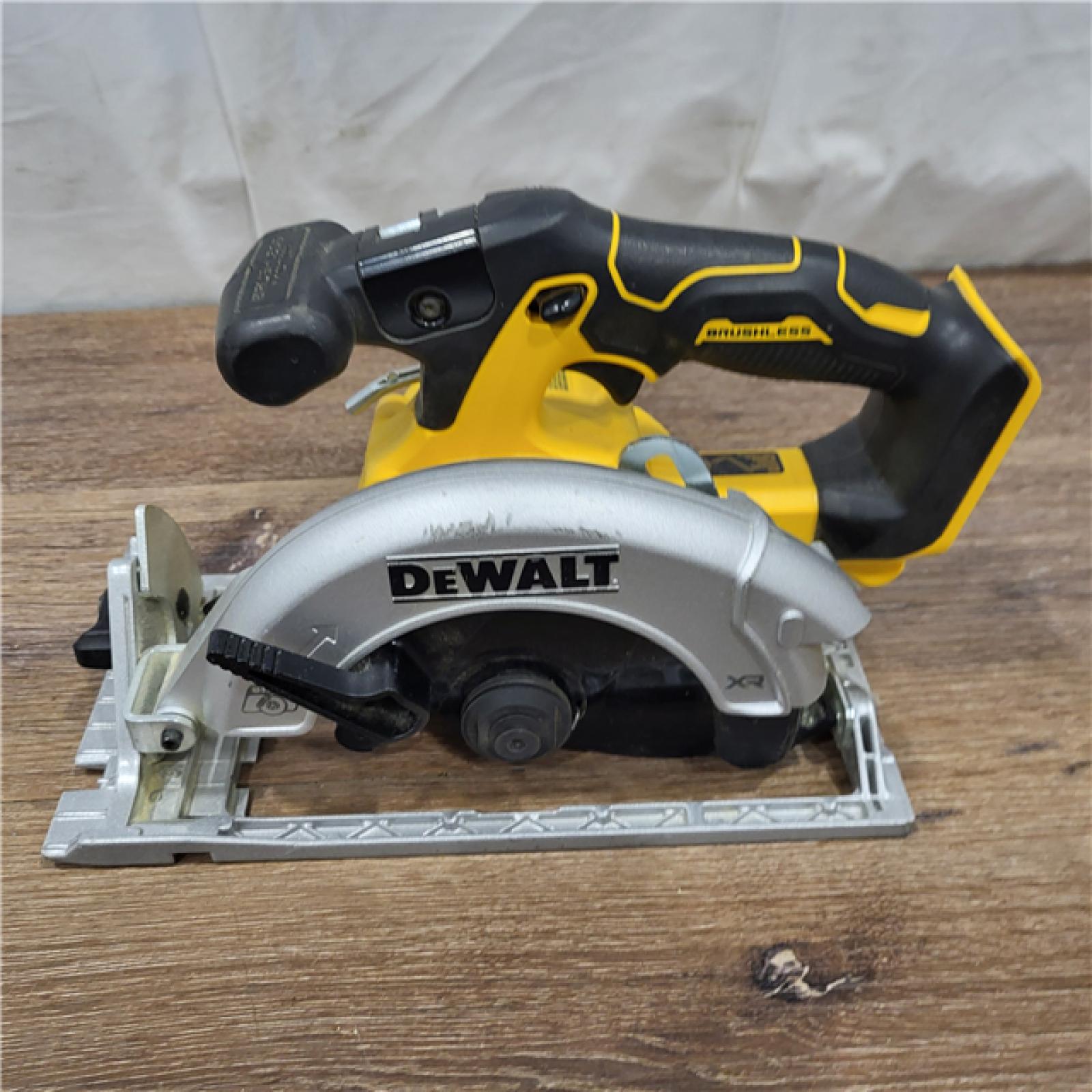 AS-IS DeWALT DCS565B 20V Max Brushless 6.5   Cordless Circular Saw