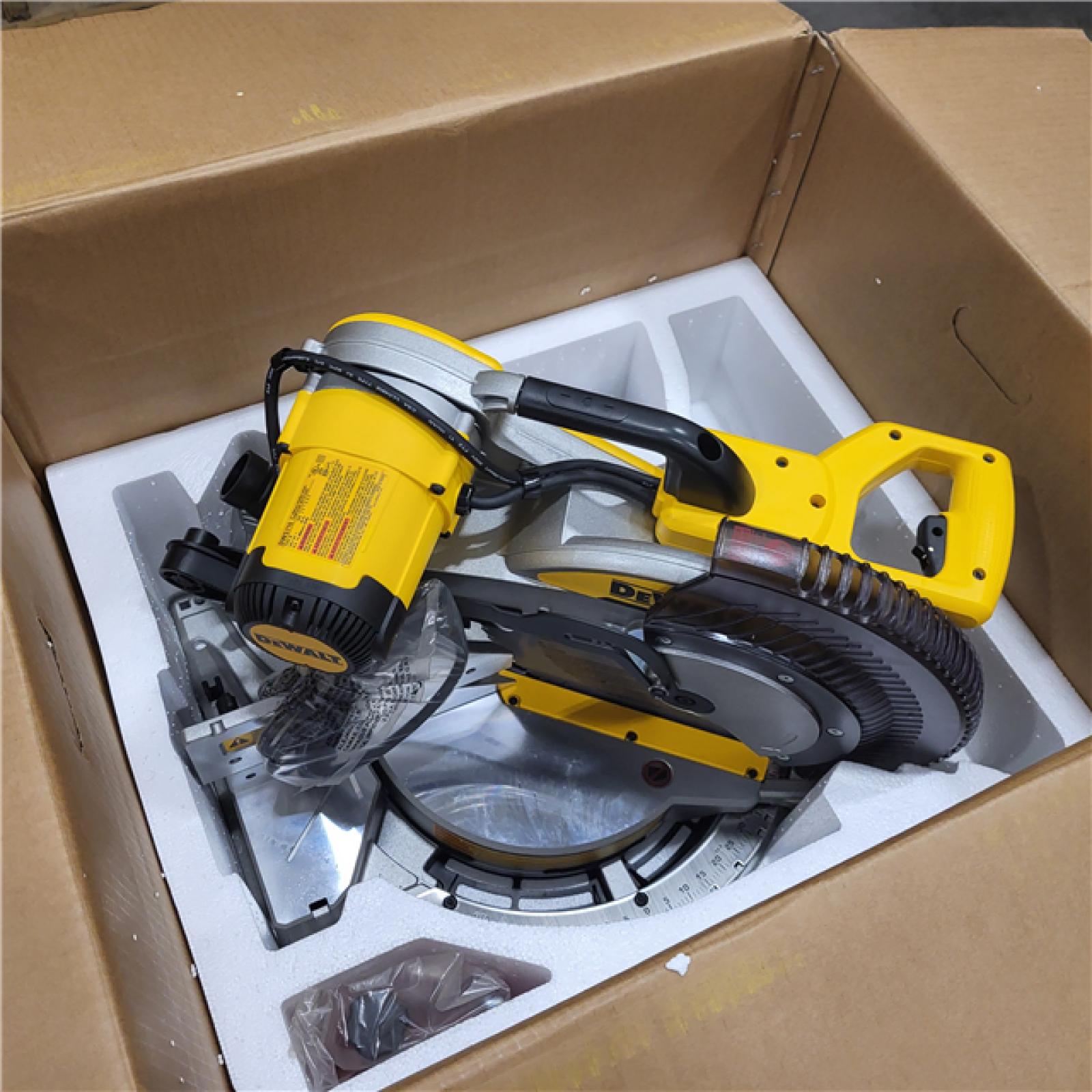 GOOD DeWalt 15 Amp Corded 12 in. Compound Double Bevel Miter Saw