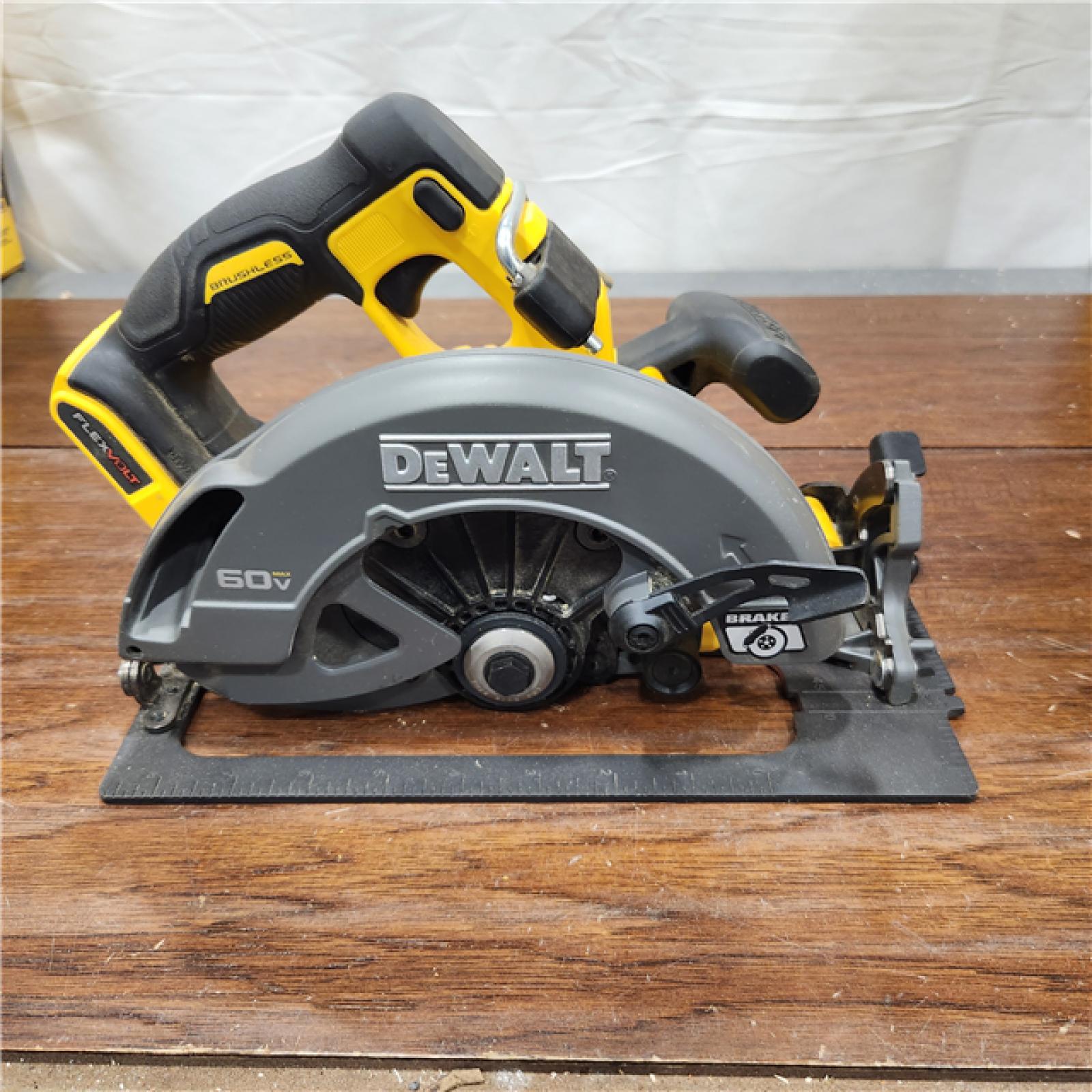 AS-IS DeWALT Flexvolt Max 7-1/4  60V Brushless Circular Saw DCS578B