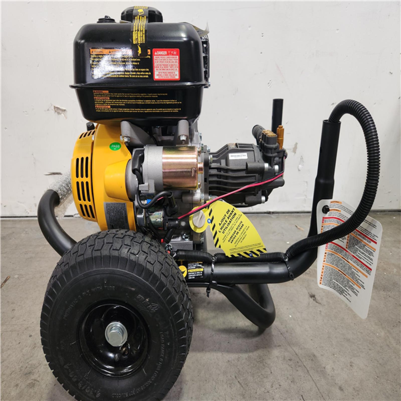 Phoenix Location NEW Dewalt GX200 3400-PSI 2.5-GPM Gas Pressure Washer