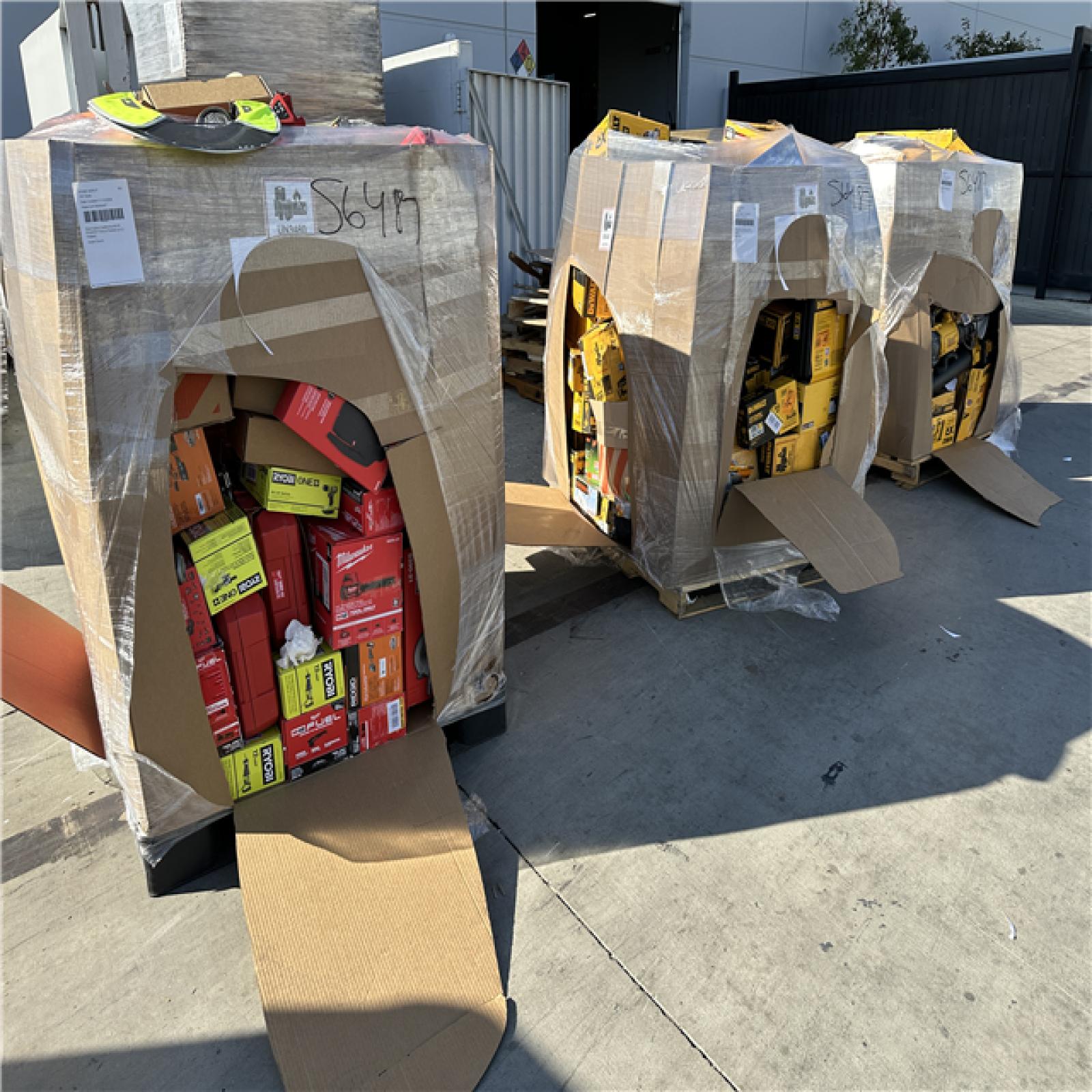 California AS-IS POWER TOOLS Partial Lot (3 Pallets) P-R056487