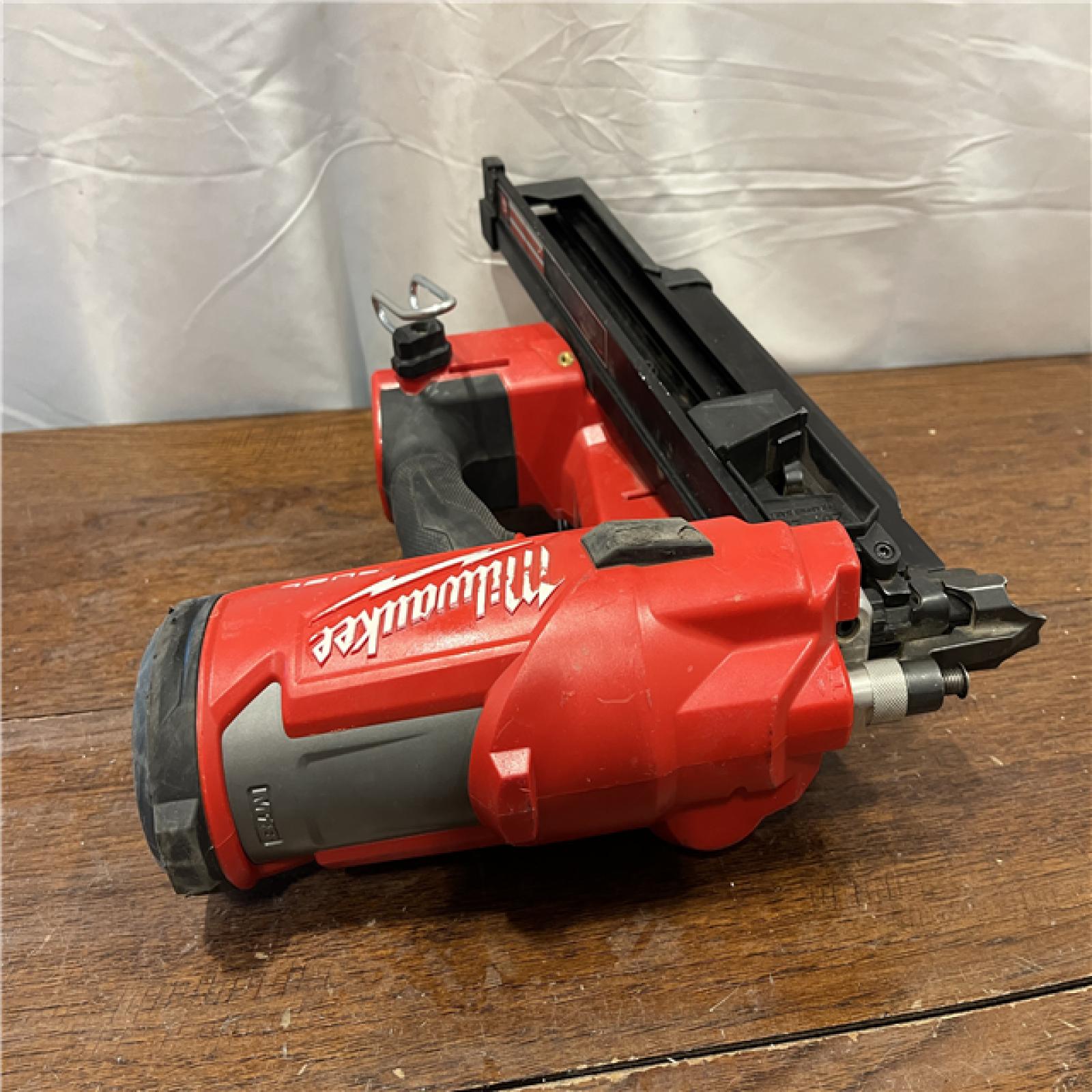 AS-ISMilwaukee 2744-20 M18 FUEL 3-1/2 in. 18-Volt 21-Degree Lithium-Ion Brushless Cordless Framing Nailer (Tool-Only) (Refurbished)