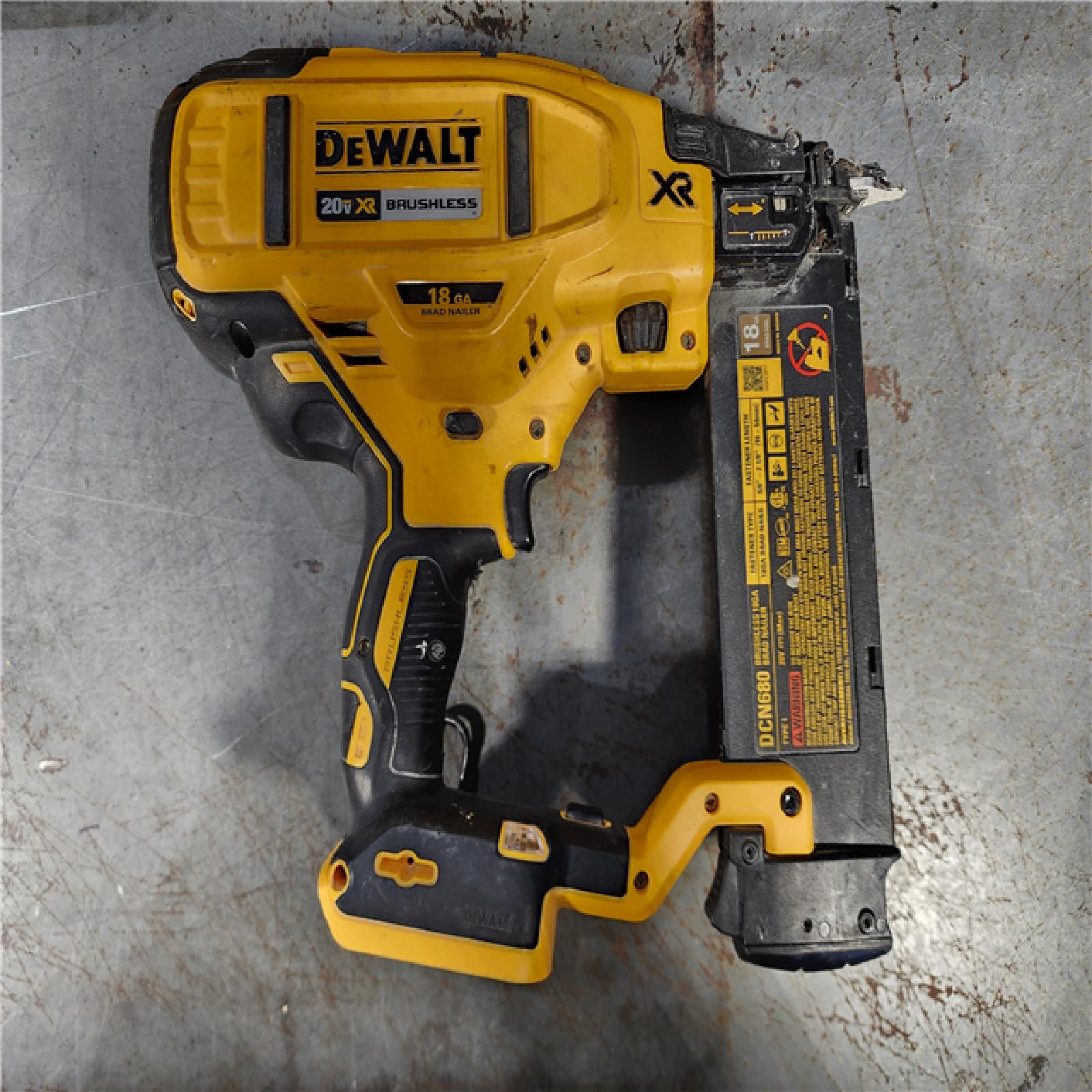 HOUSTON LOCATION - AS-IS DEWALT 20V MAX XR 18 Gauge Brad Nailer Kit