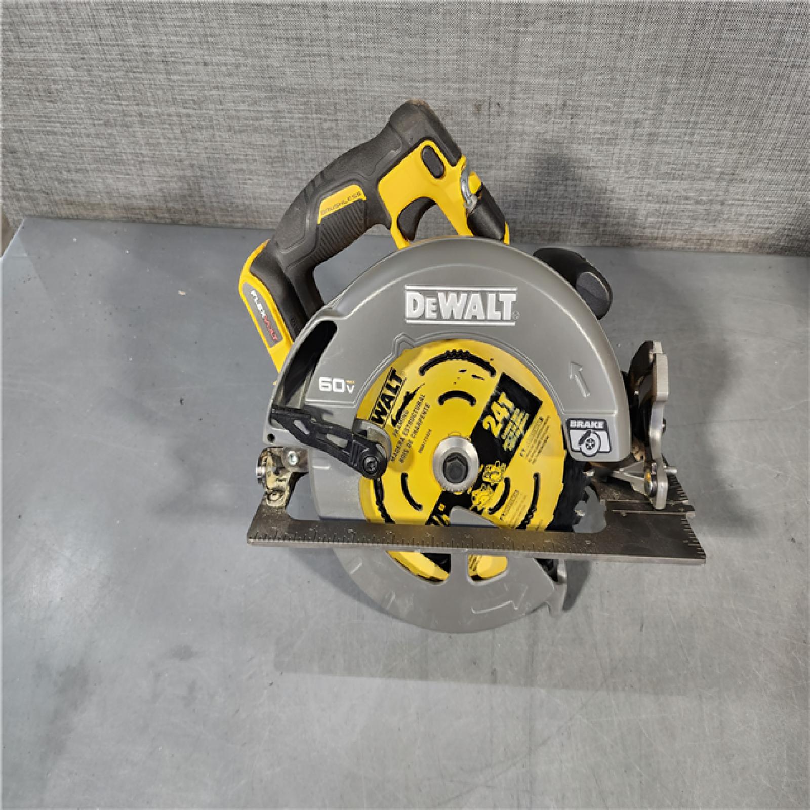 HOUSTON LOCATION - AS-IS DeWALT Flexvolt Max 7-1/4  60V Brushless Circular Saw DCS578B (Bare Tool)