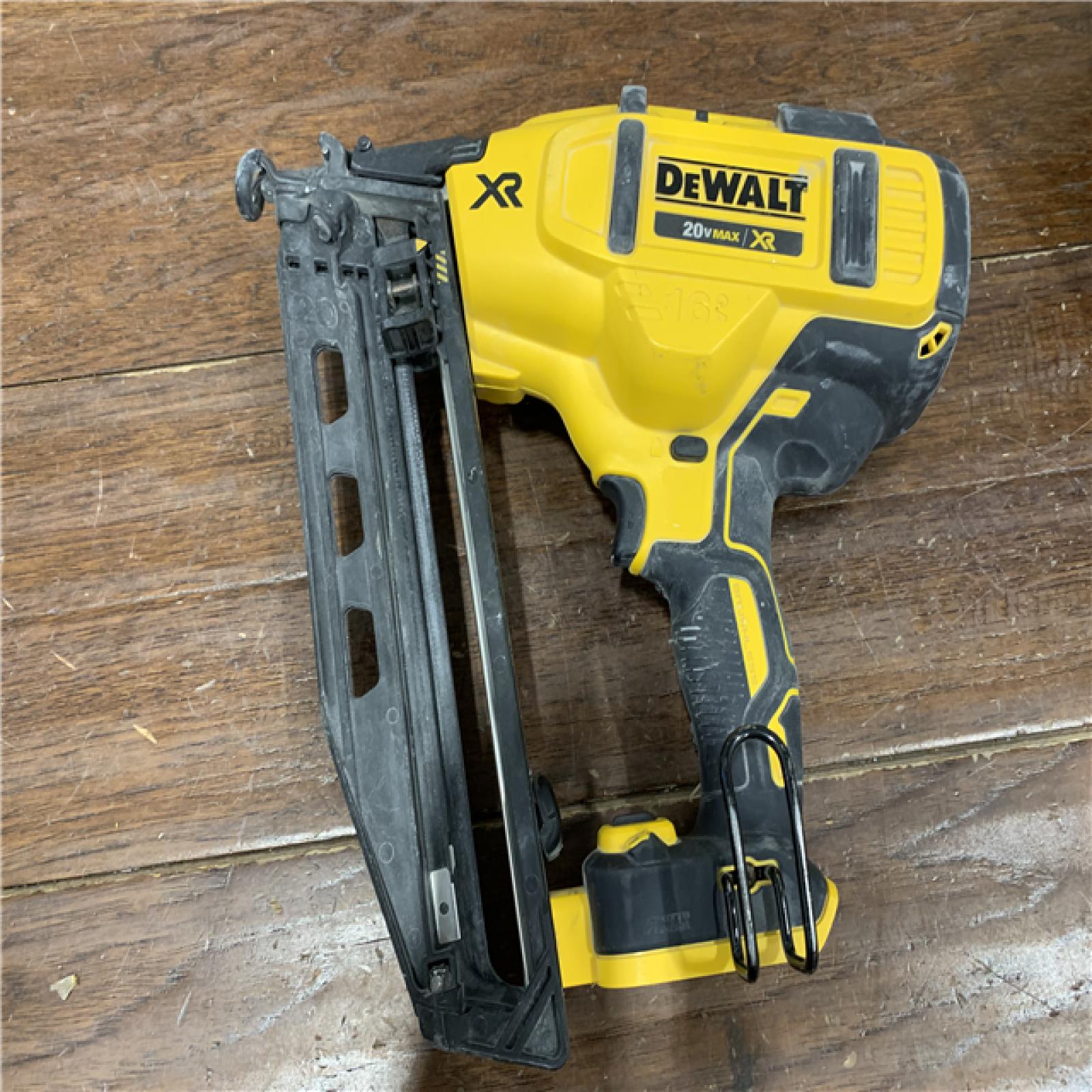 AS-ISDeWalt DCN660D1 20V 16 Gauge Cordless Angled Finish Nailer Kit W/ 2Ah Battery