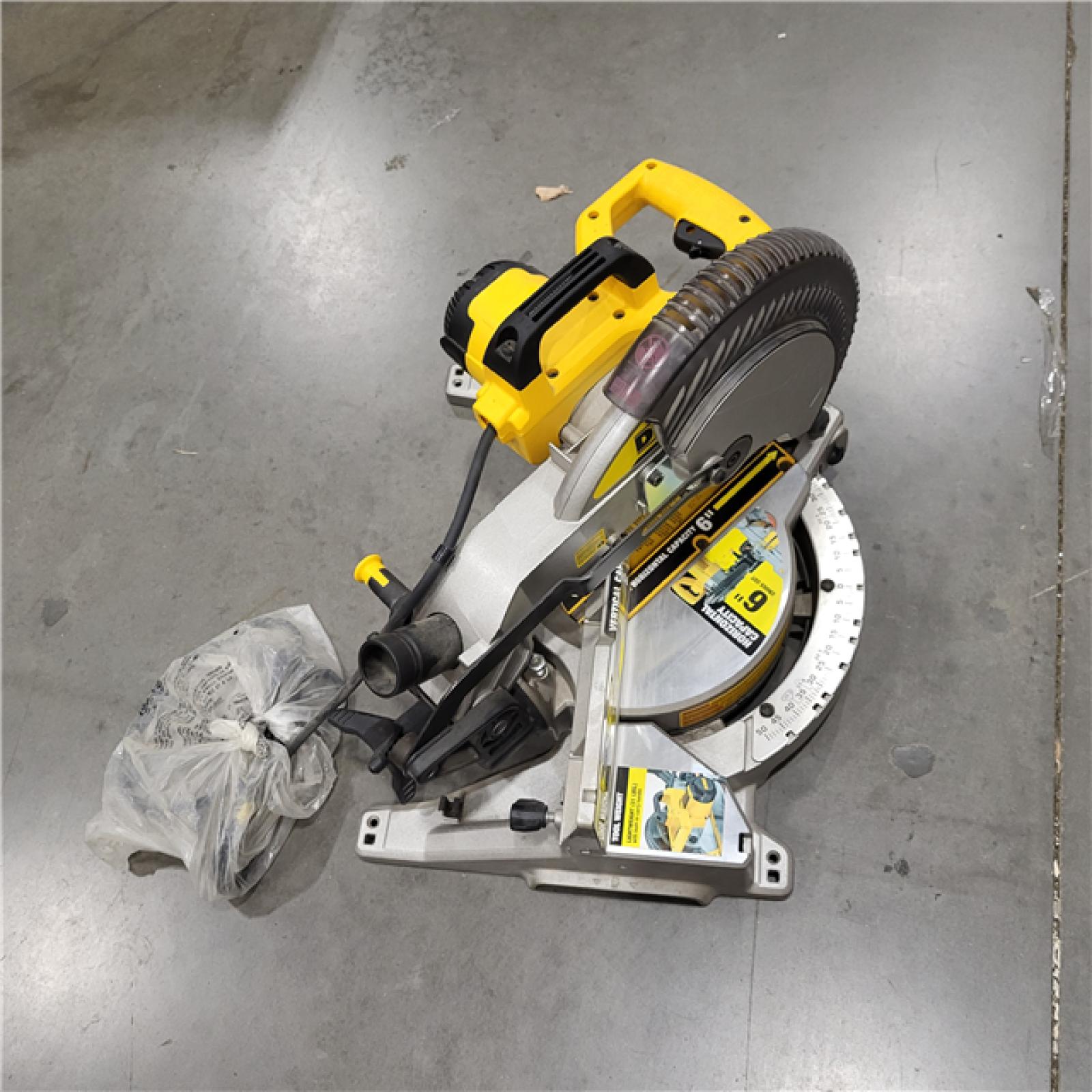 AS-IS Scie Ã€ Onglets CombinÃ©e De Dewalt, 15 a, 10 Po DWS713 - Rona