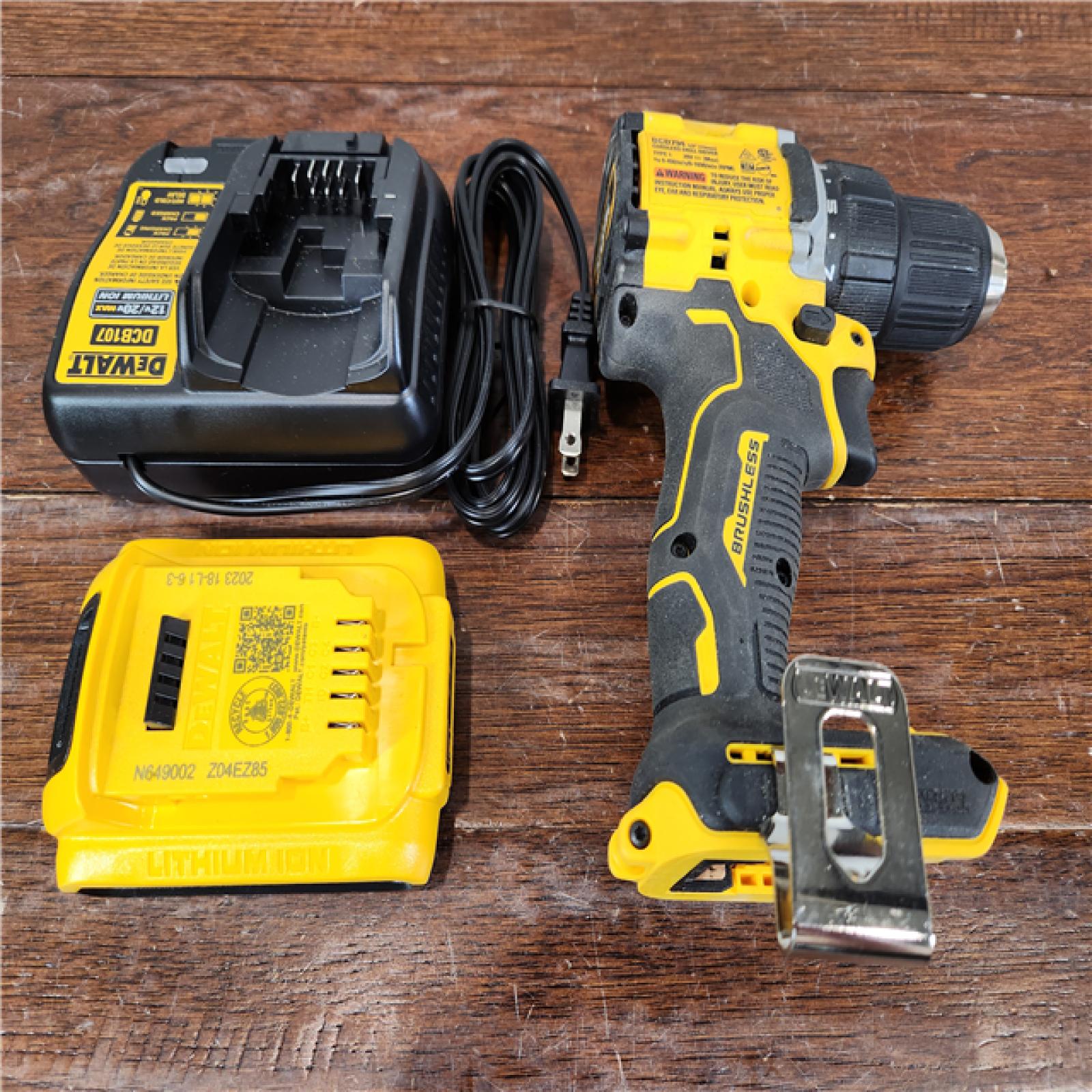 AS-IS DEWALT ATOMIC COMPACT SERIES 20V MAX* Brushless Cordless 1/2 in. Drill/Driver Kit