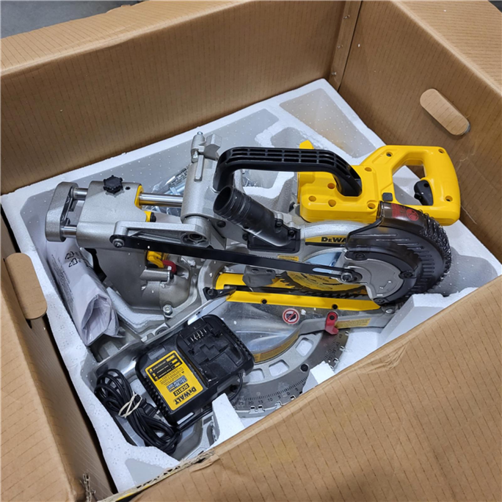 AS-IS DeWalt 20V MAX Cordless 7-1/4 in. Sliding Miter Saw Kit