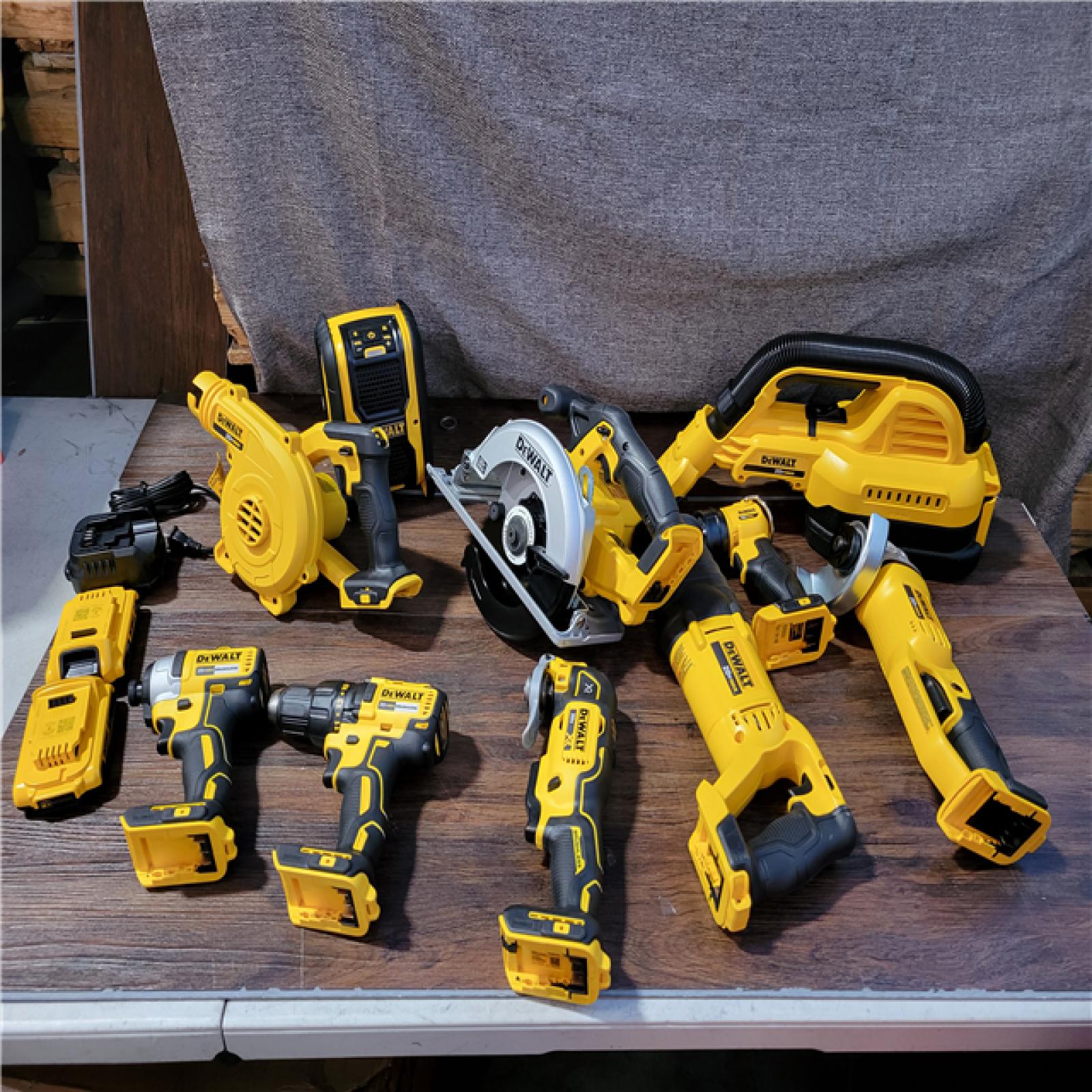 CALIFORNIA NEW DEWALT 10-TOOL COMBO KIT (2 BATTERIES, 1 CHARGER, AND 2 BAGS INCLUDED)