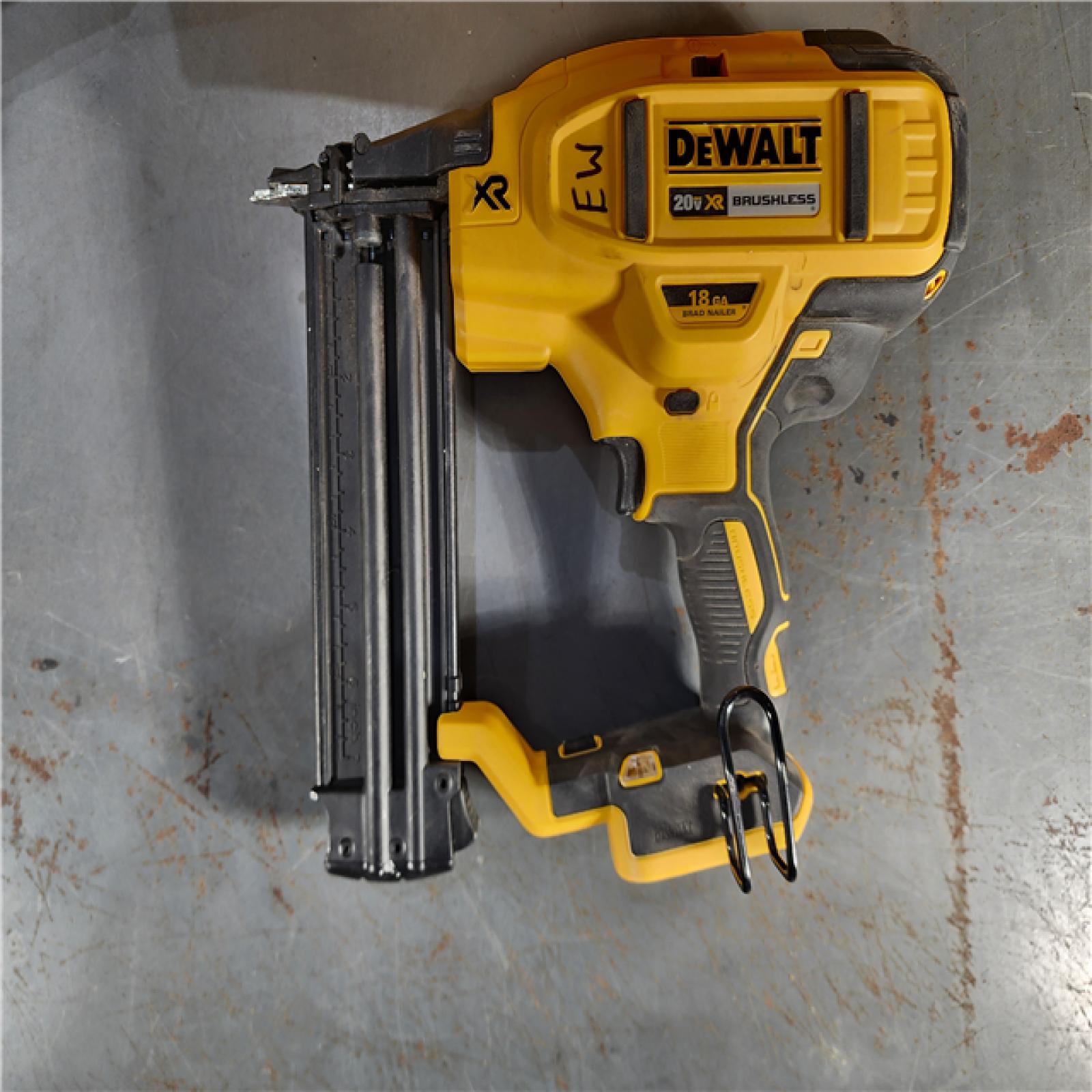 HOUSTON LOCATION - AS-IS DEWALT 20V MAX XR 18 Gauge Brad Nailer Kit