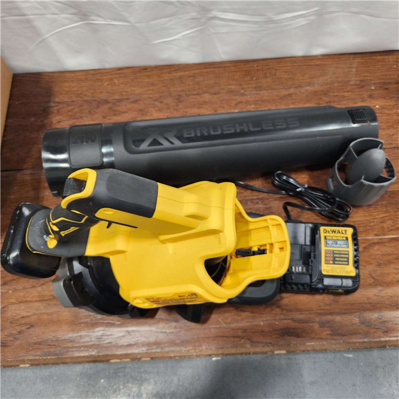 AS-IS DEWALT 20V MAX* XR Brushless Cordless Handheld Blower Kit