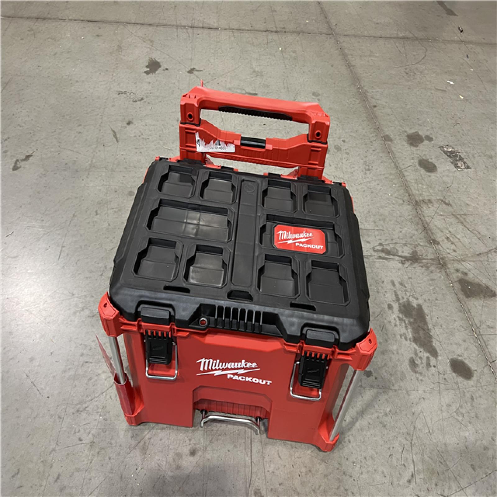 DALLAS LOCATION - Milwaukee PACKOUT 22 in. Rolling Modular Tool Box Low Profile Handle