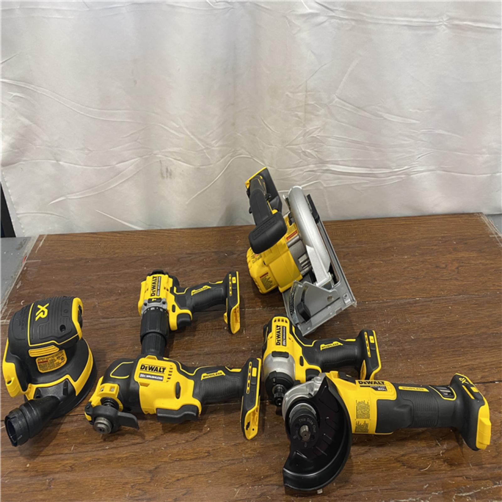 AS-IS Dewalt 20-Volt MAX ToughSystem Lithium-Ion 6-Tool Cordless Combo Kit