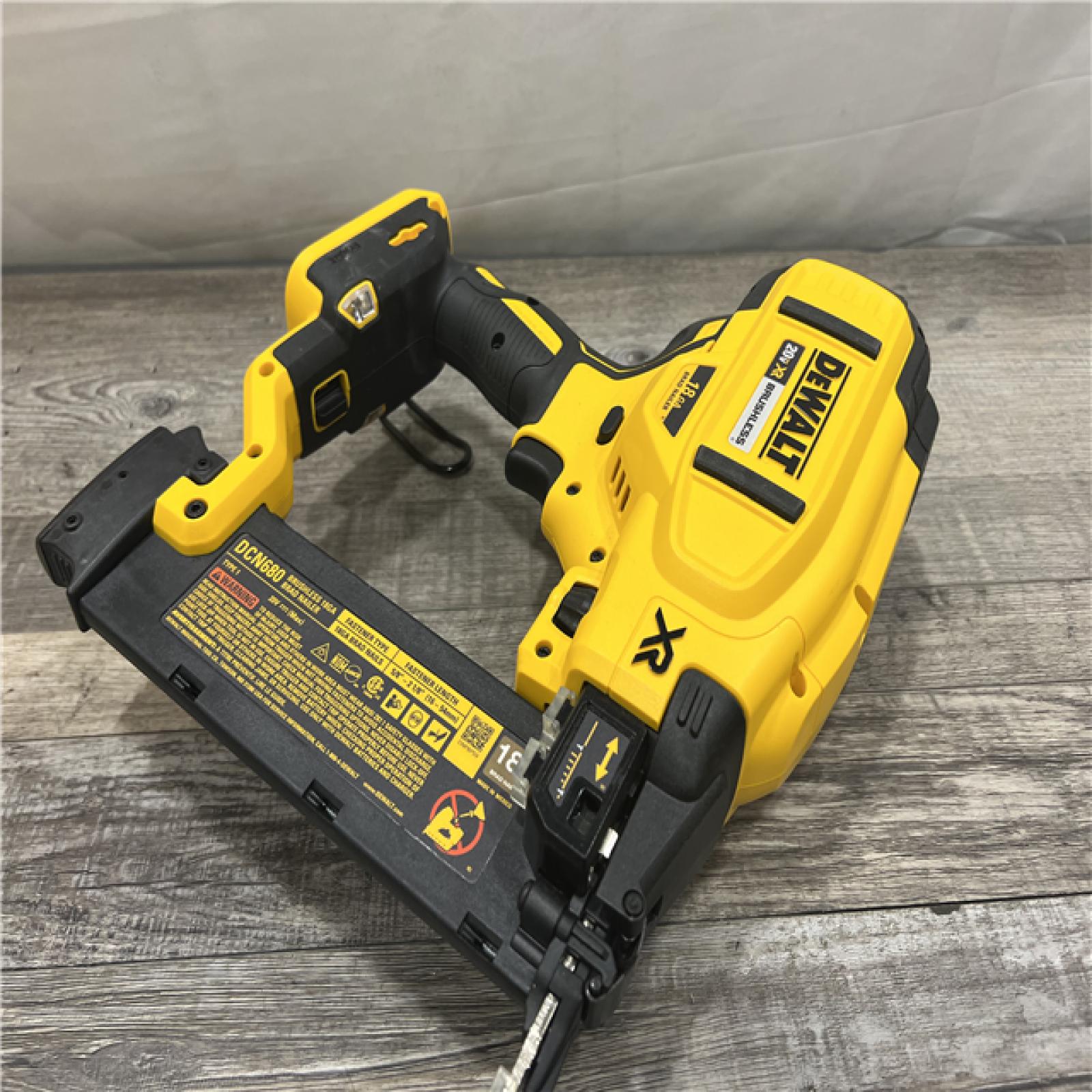 AS-IS DEWALT 20V MAX XR 18 Gauge Brad Nailer Kit