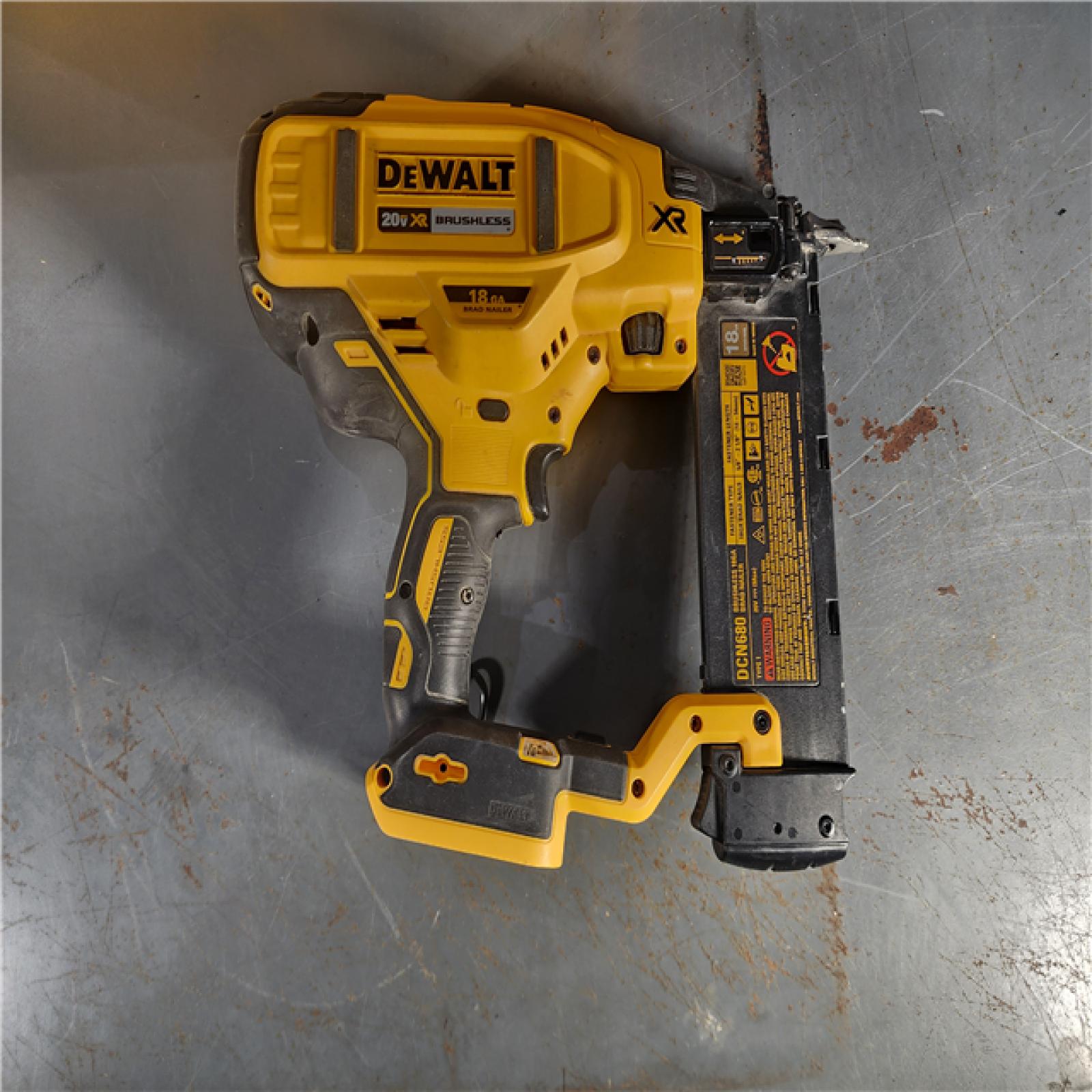 HOUSTON LOCATION - AS-IS DEWALT 20V MAX XR 18 Gauge Brad Nailer Kit