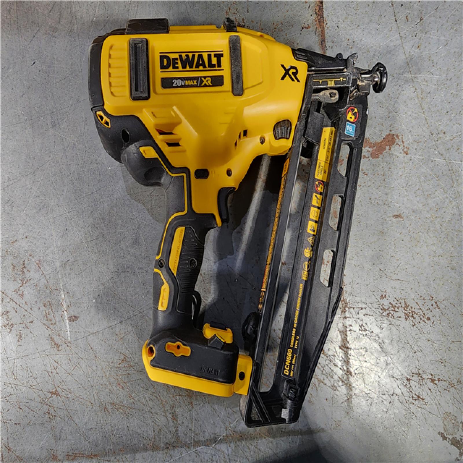 HOUSTON LOCATION - AS-IS DeWalt DCN660D1 20V 16 Gauge Cordless Angled Finish Nailer Kit W/ 2Ah Battery