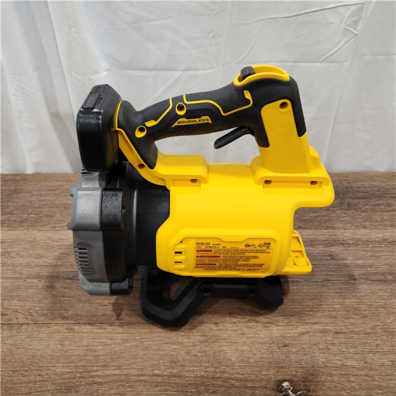 AS-IS DEWALT 20V MAX* XR Brushless Cordless Handheld Blower Kit