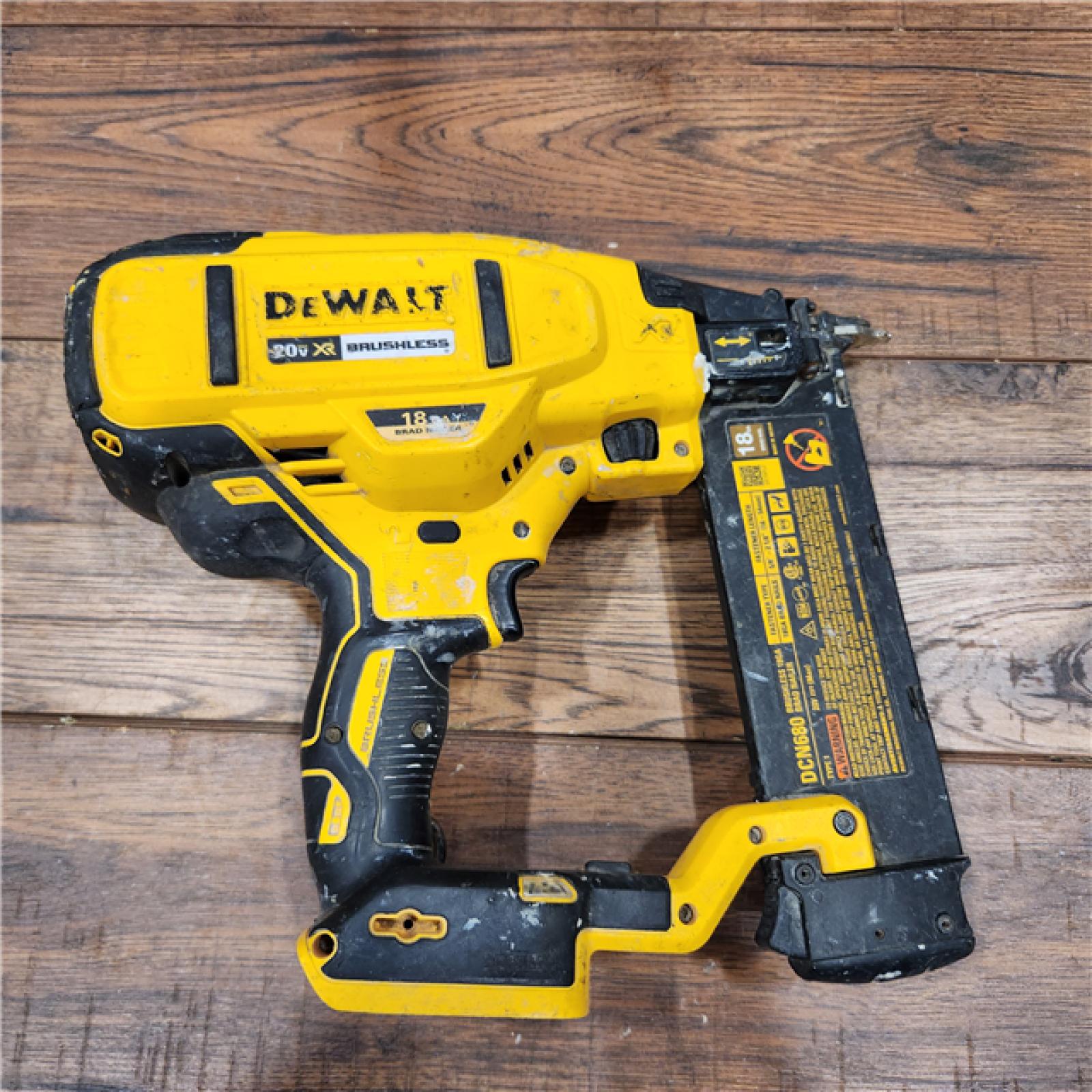 AS-IS DEWALT 20V MAX XR 18 Gauge Brad Nailer Kit