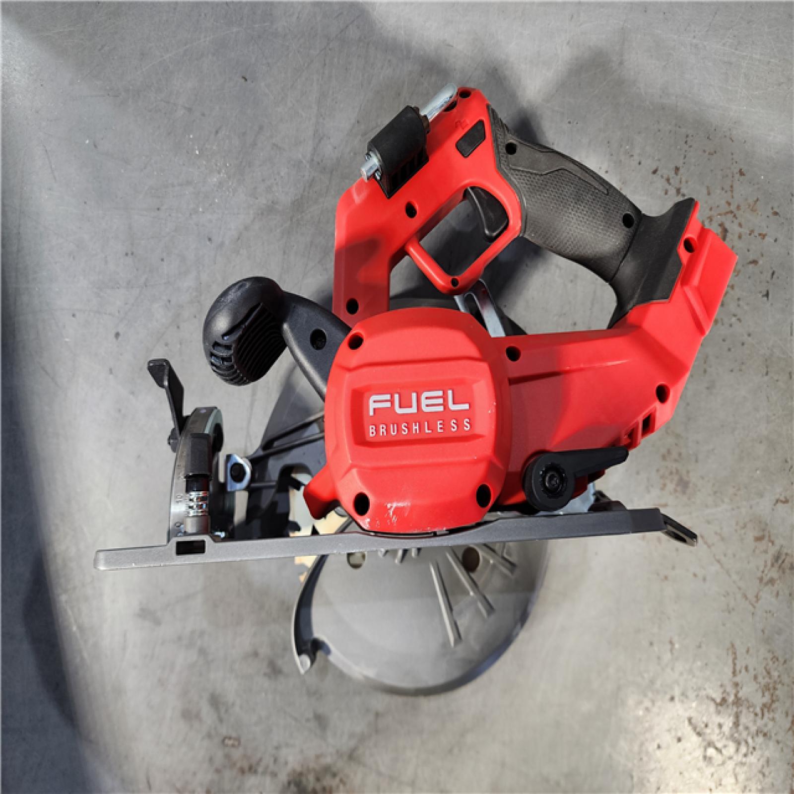 HOUSTON LOCATION - AS-IS Milwaukee M18 FUEL 18V Lithium-Ion Brushless Cordless 7-1/4 in. Circular Saw (Tool-Only)