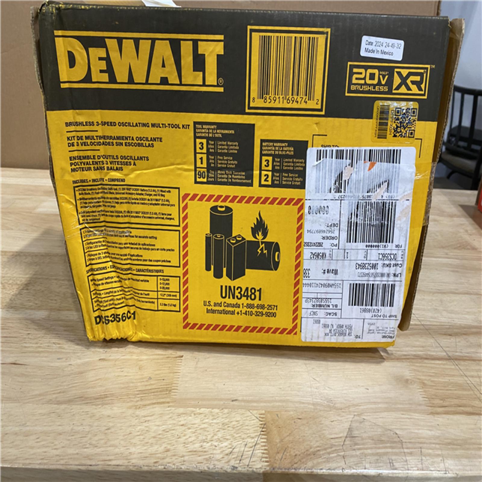 NEW!- DEWALT 20V MAX XR Cordless Brushless 3-Speed Oscillating Multi Tool with (1) 20V 1.5Ah Battery and Charger