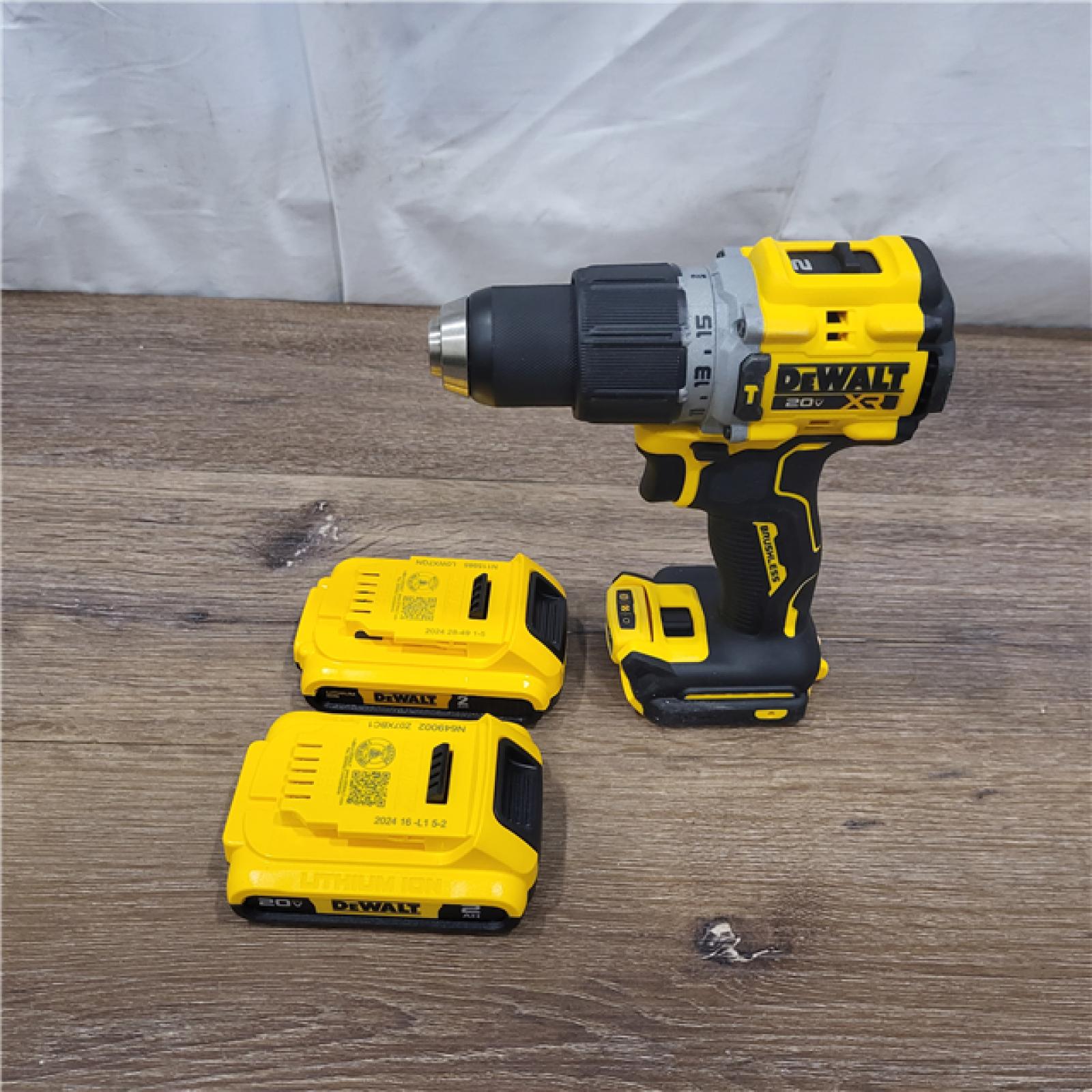 AS- IS DEWALT 20V MAX* XR Brushless Cordless Lithium-Ion 1/2 Hammer Drill/Driver Kit