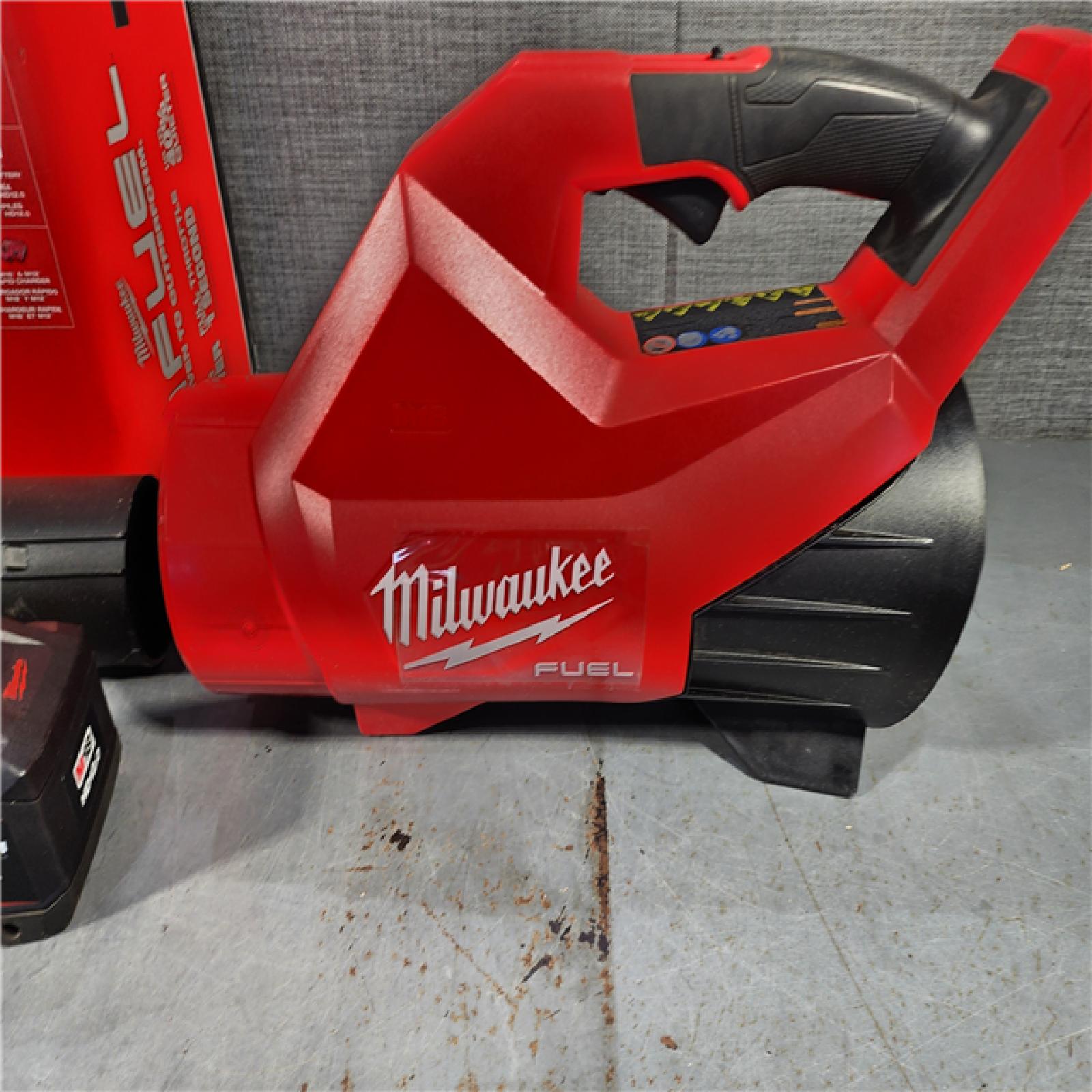 HOUSTON LOCATION - AS-IS (APPEARS LIKE NEW) M18 FUEL 120 MPH 500 CFM 18V Brushless Cordless Battery Powered Leaf Blower Kit W/12.0 Ah FORGE Battery & Rapid Charger