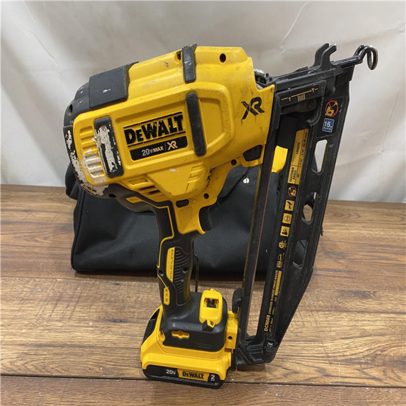 AS IS DeWalt DCN660D1 20V 16 Gauge Cordless Angled Finish Nailer Kit W/ 2Ah Battery