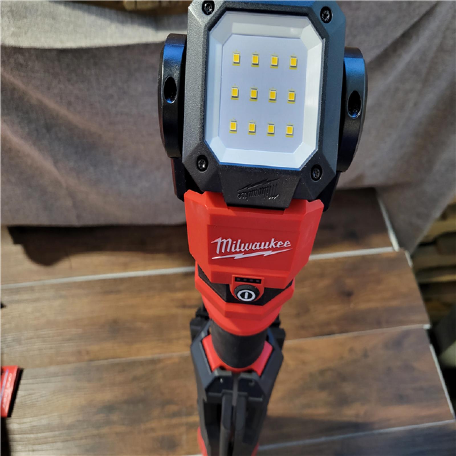 CALIFORNIA AS-IS MILWAUKEE M12 ROCKET DUAL POWER TOWER LIGHT(BATTERY INCLUDED)