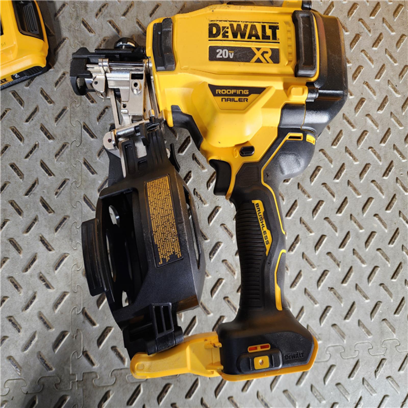 HOUSTON LOCATION - AS-IS DEWALT 2007898 Roofing Nailer Cordless