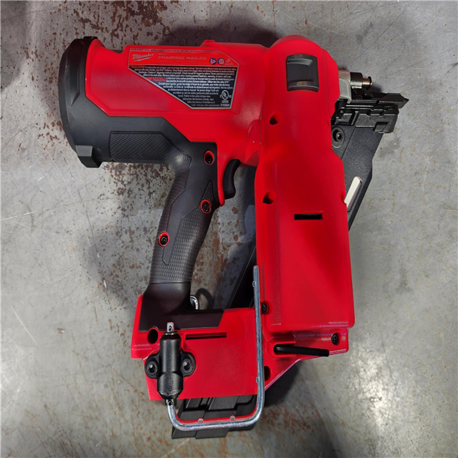 HOUSTON LOCATION - AS-IS (APPEARS LIKE NEW) Milwaukee 2745-21 M18 FUEL 30 Degree Framing Nailer Kit