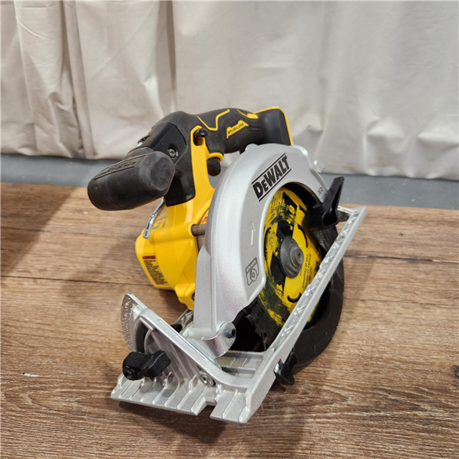 AS-IS DeWALT DCS565B 20V Max Brushless 6.5   Cordless Circular Saw