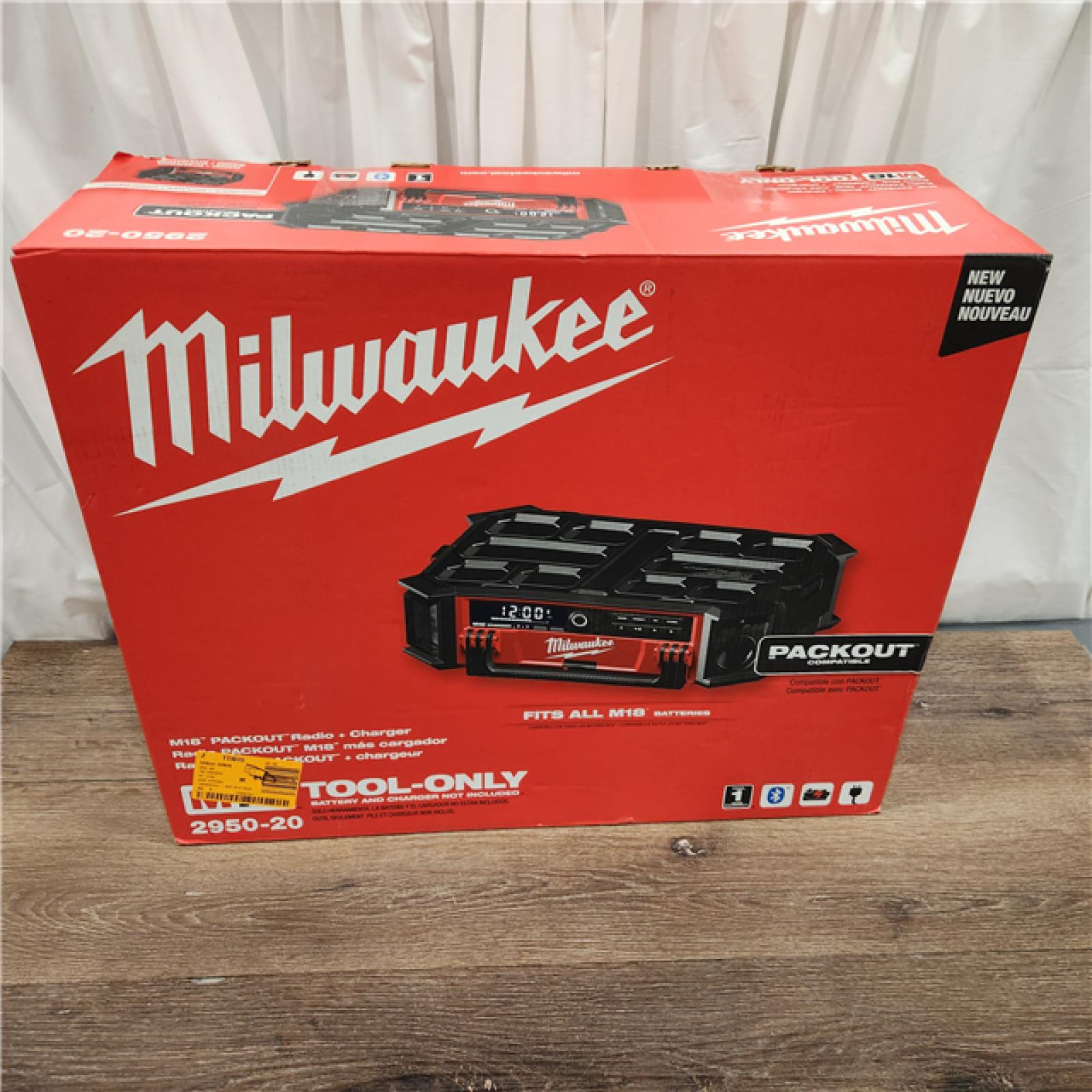 AS-IS Milwaukee 2950-20 18V M18 PACKOUT Lithium-Ion Cordless Radio + Charger (Tool Only)